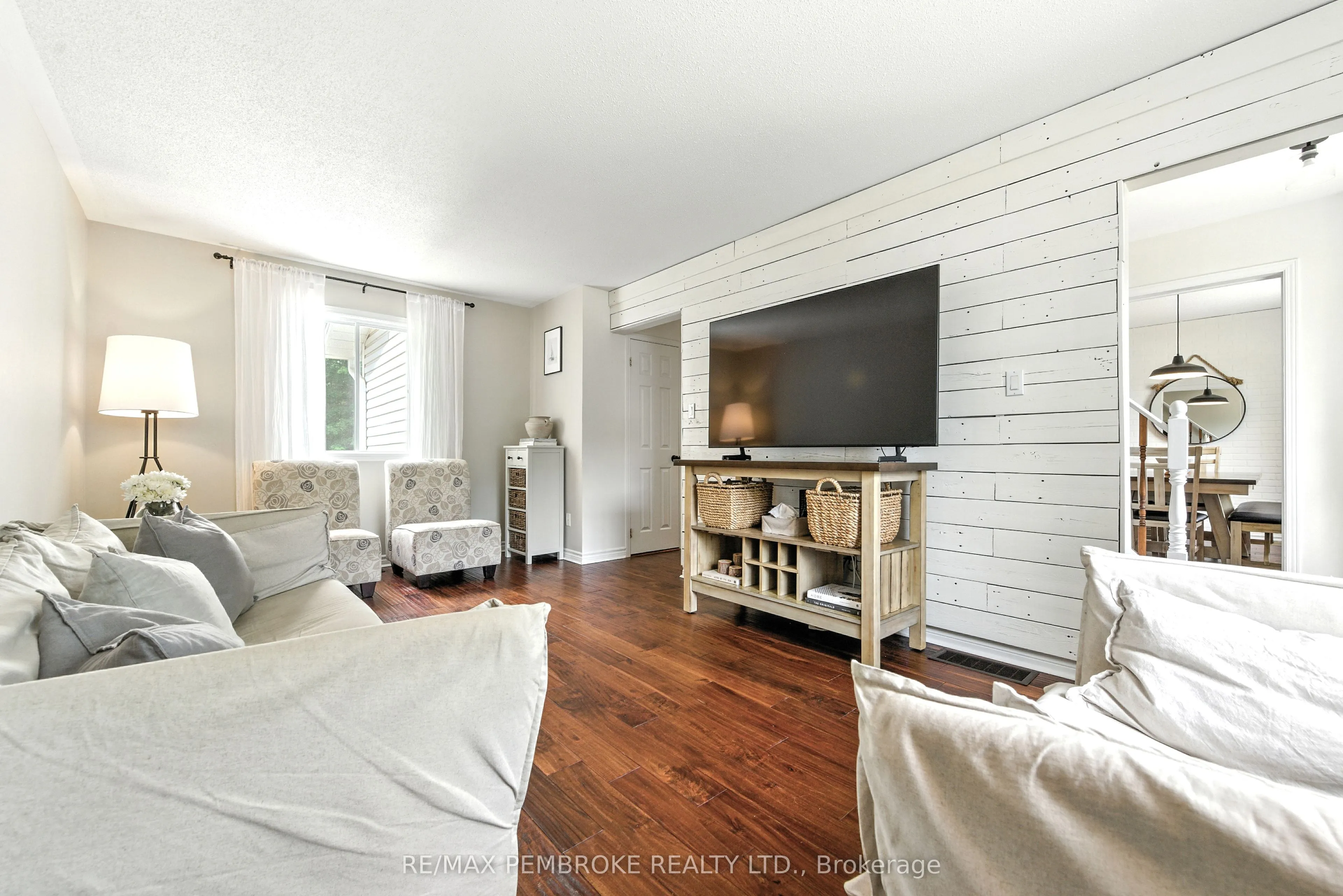 5 Dennis Crescent