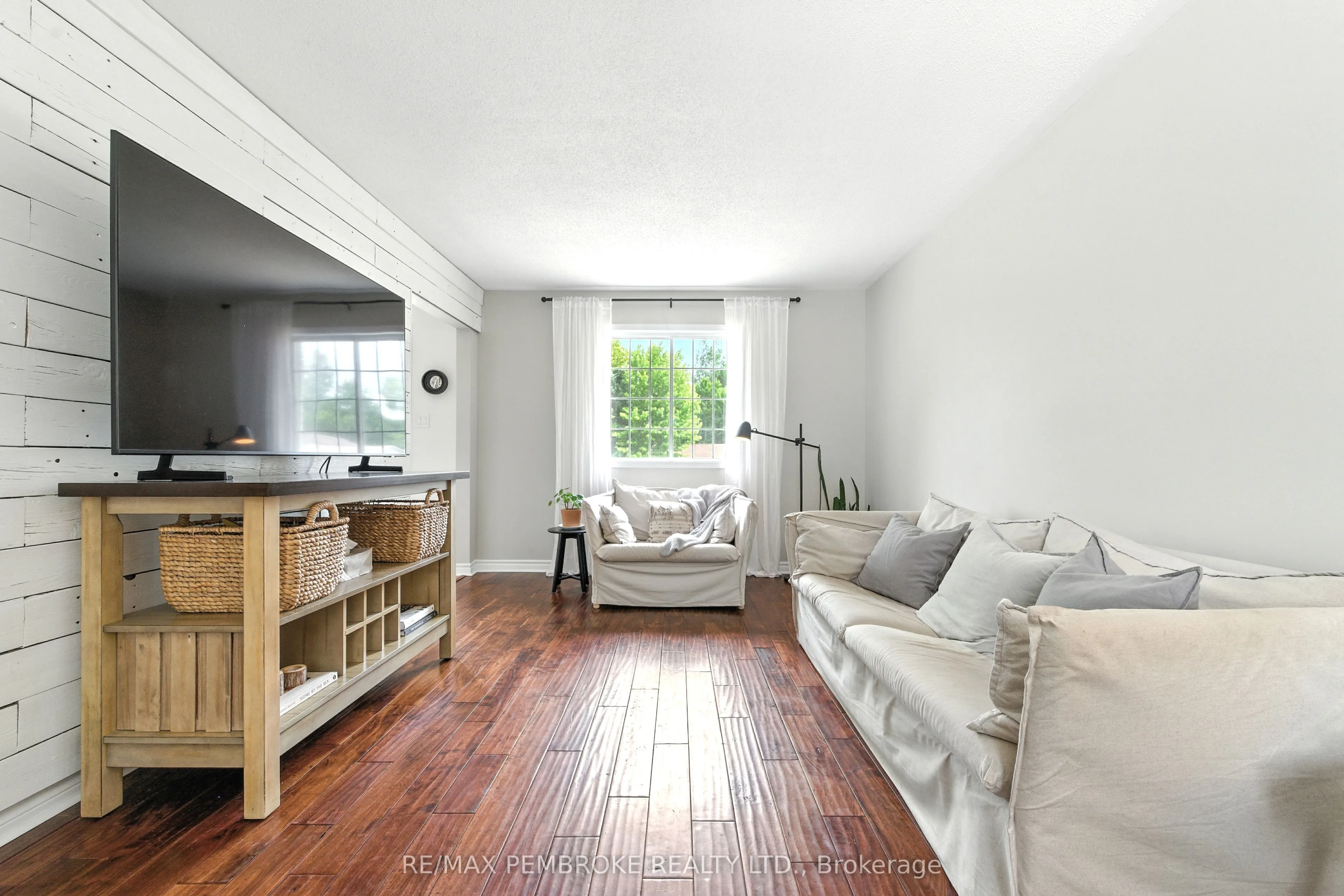 5 Dennis Crescent