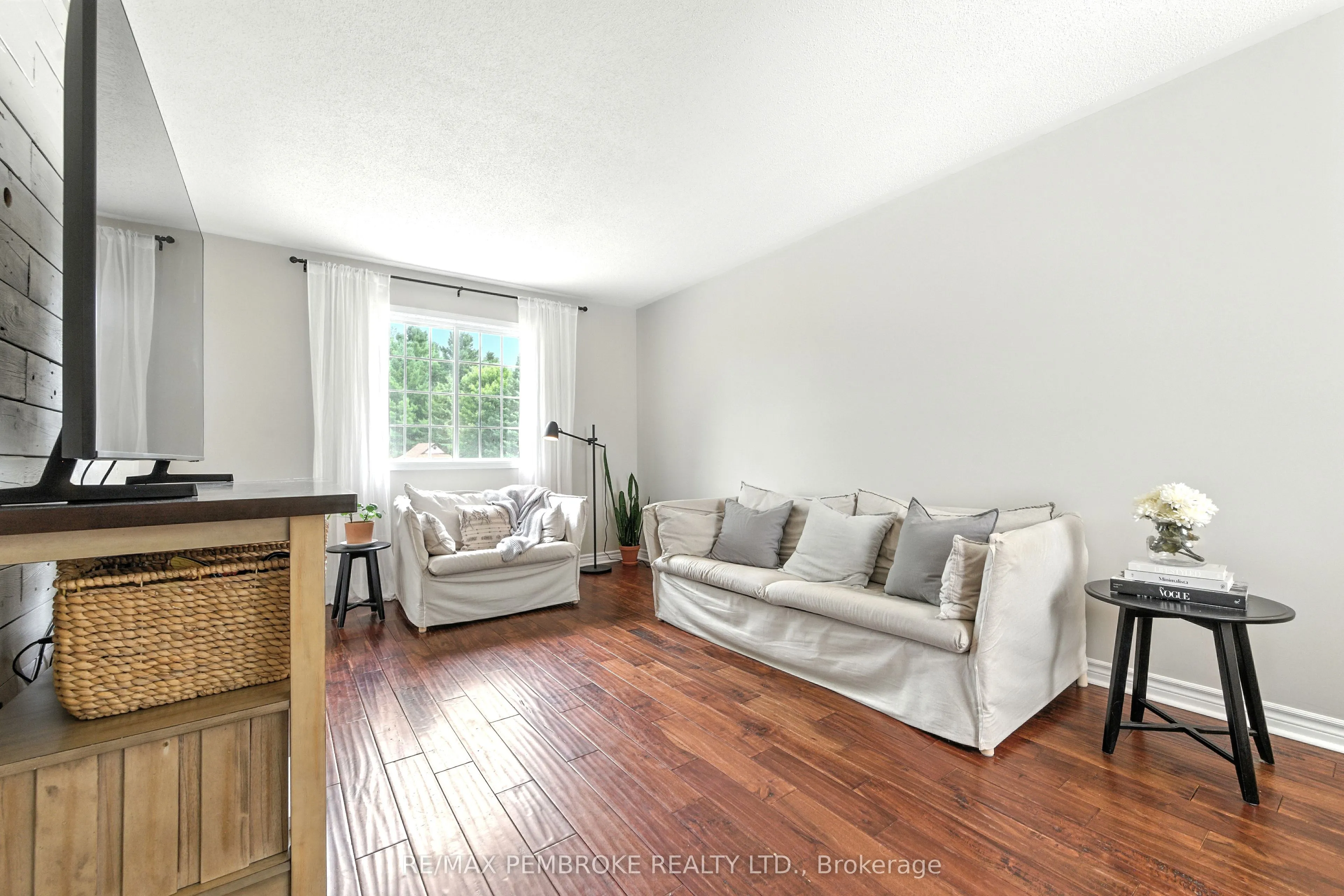 5 Dennis Crescent