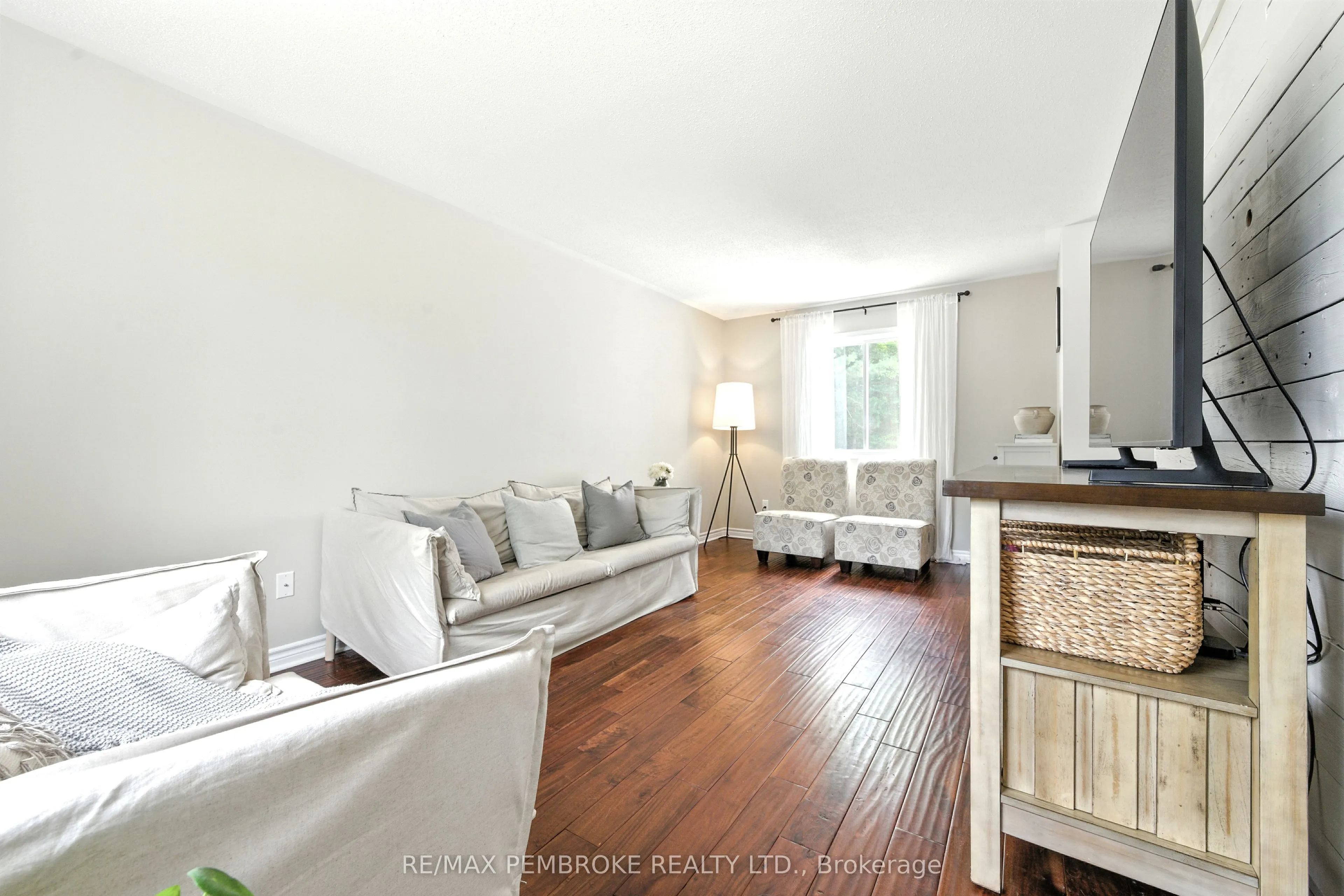 5 Dennis Crescent