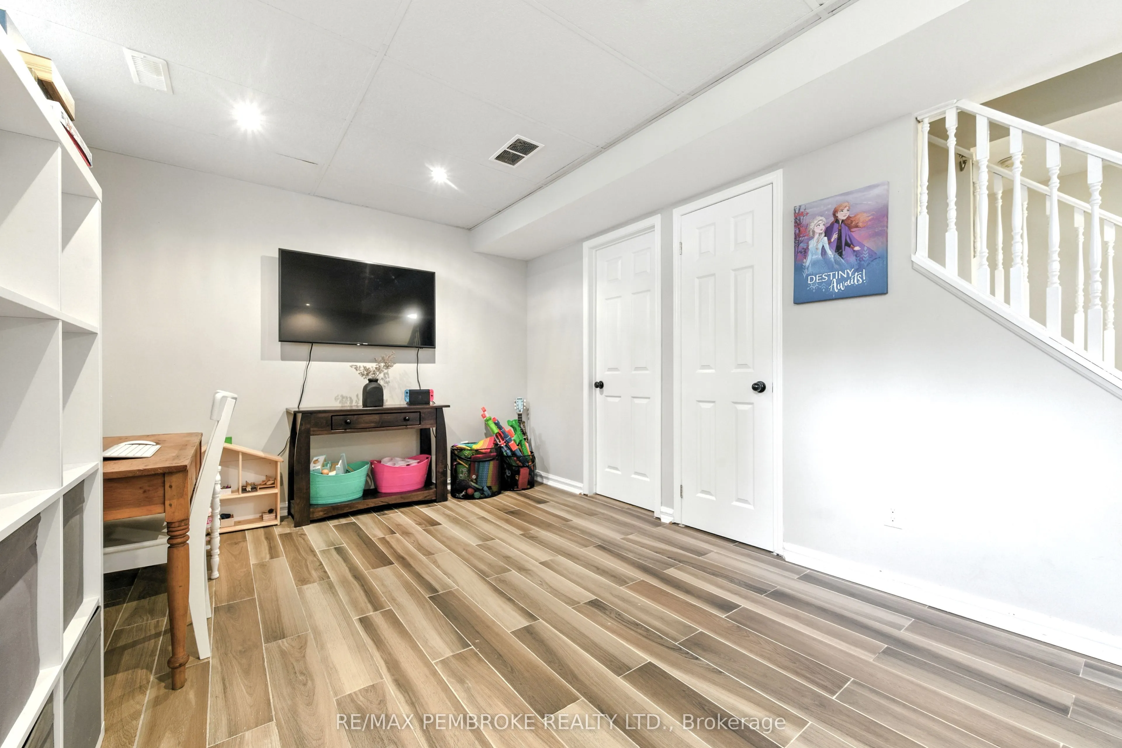 5 Dennis Crescent