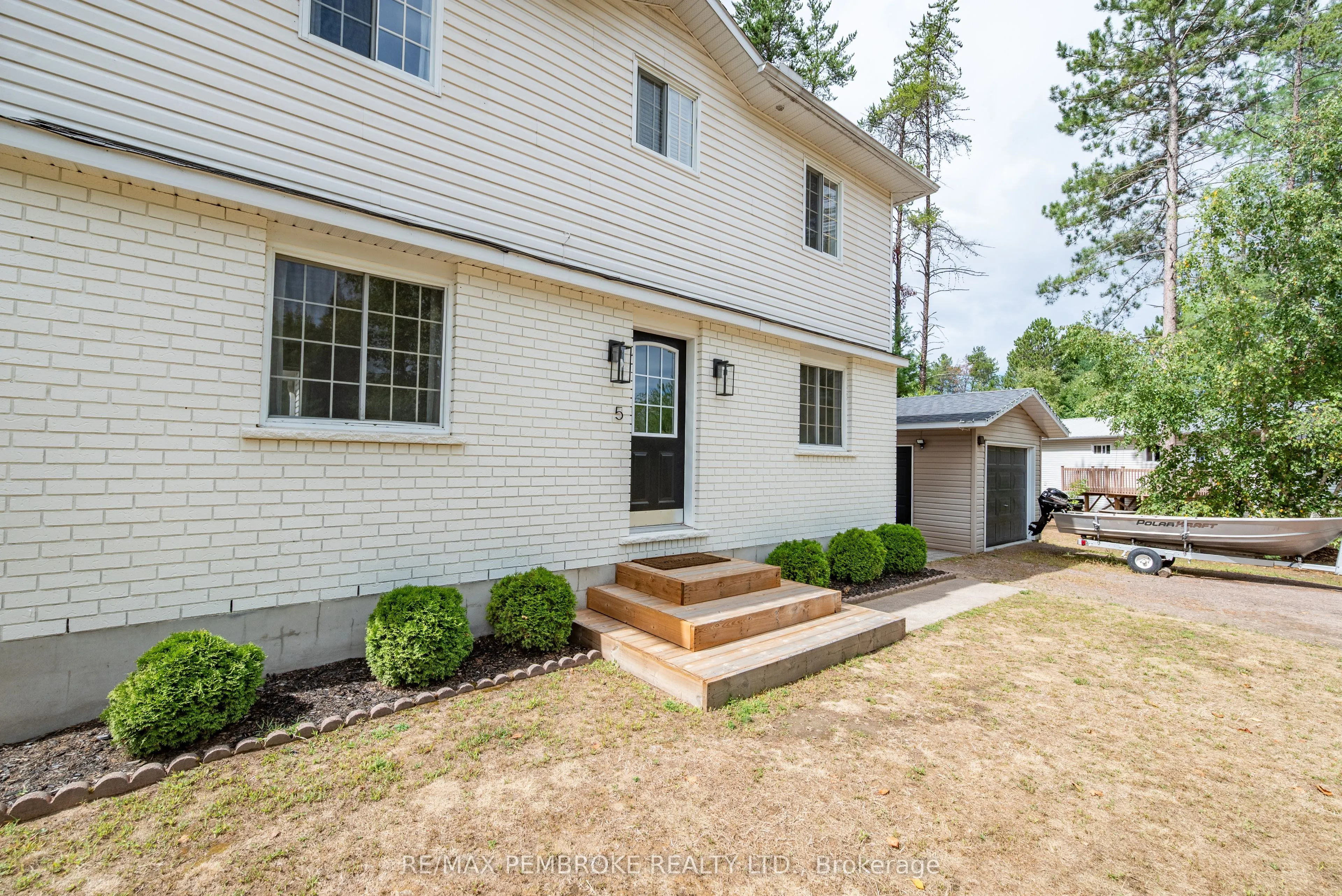 5 Dennis Crescent