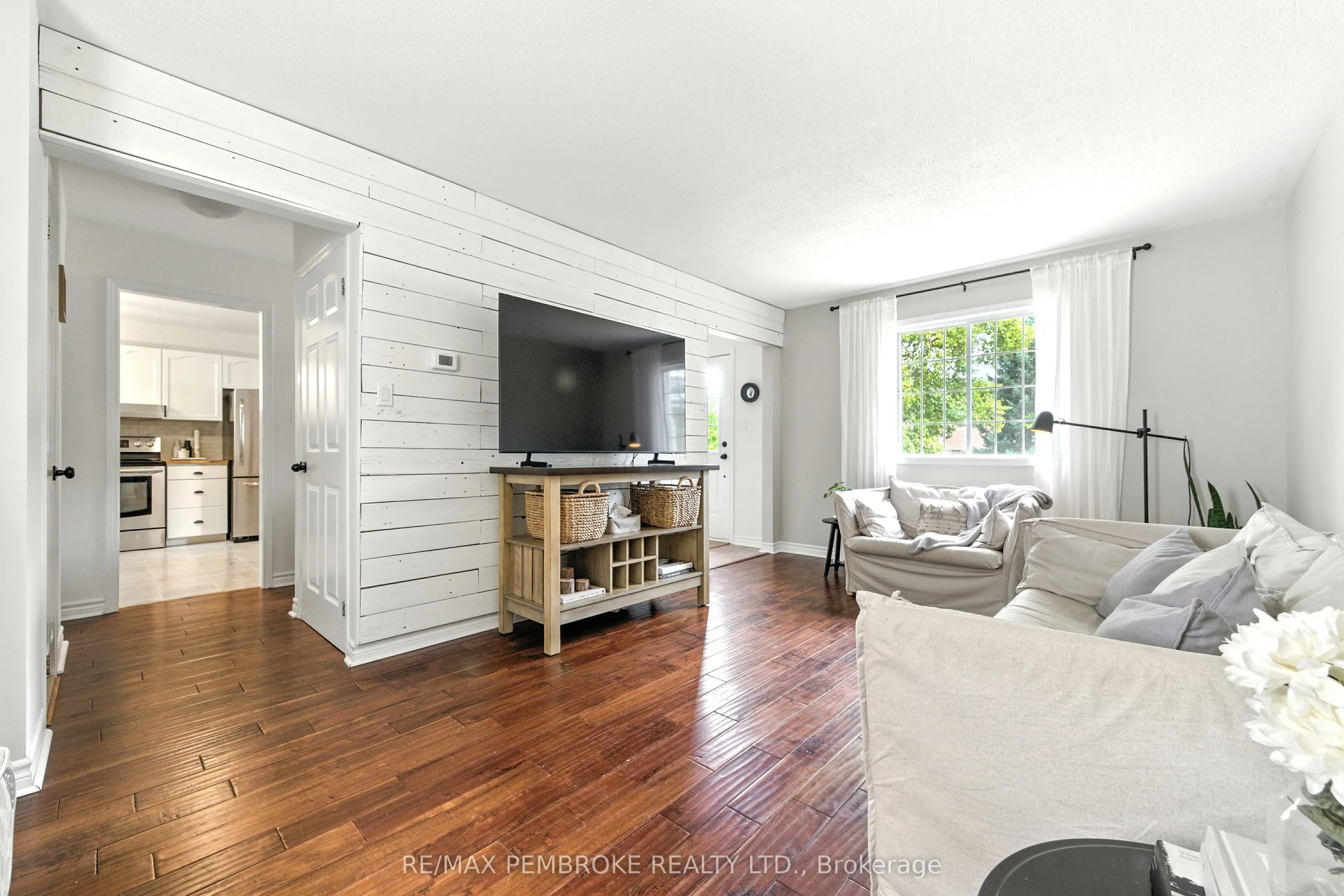 5 Dennis Crescent