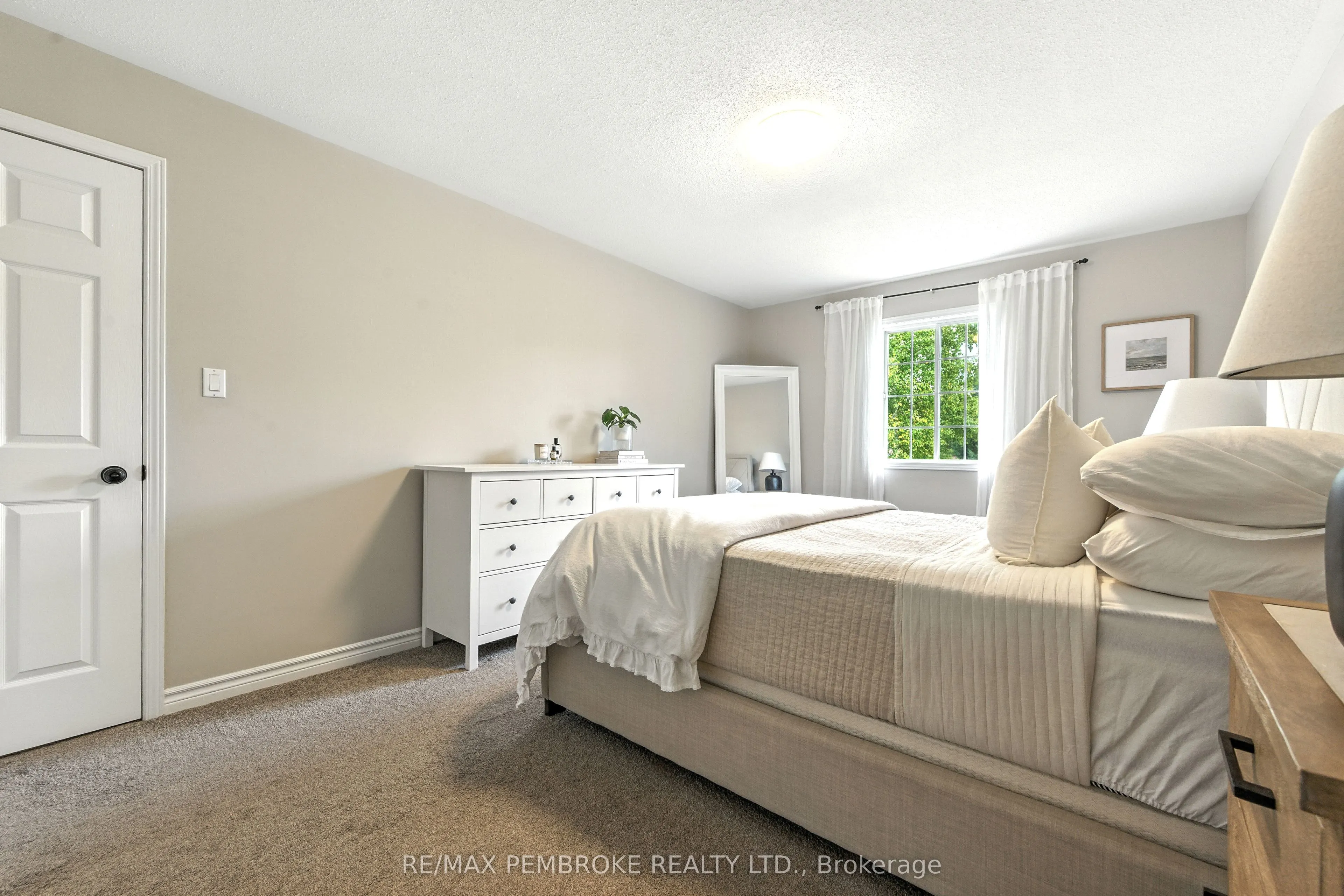 5 Dennis Crescent