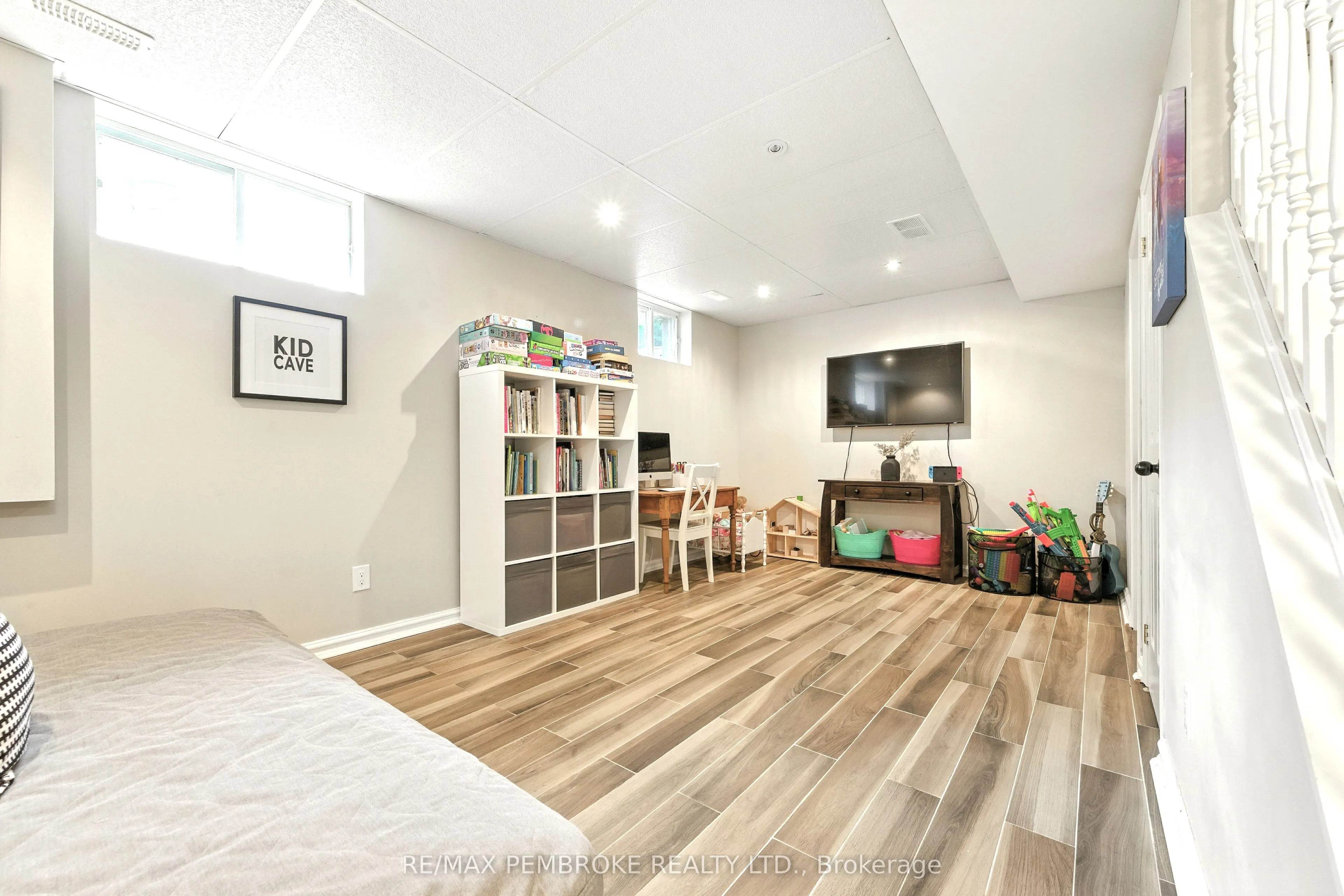 5 Dennis Crescent