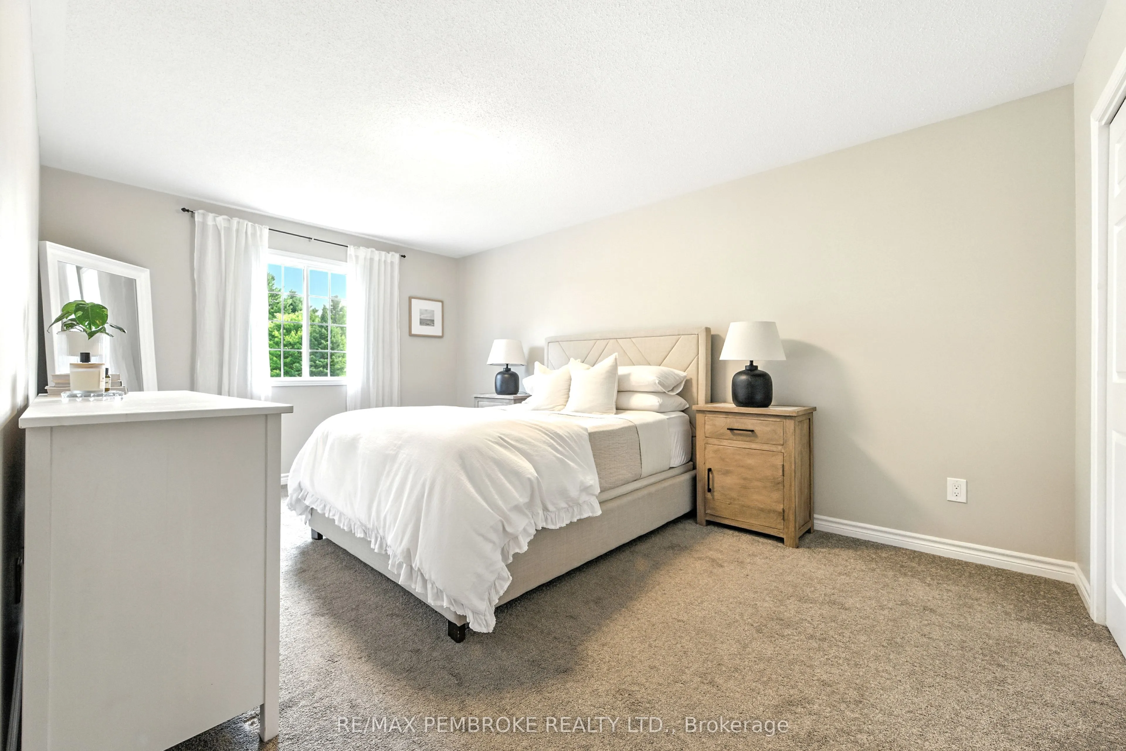 5 Dennis Crescent