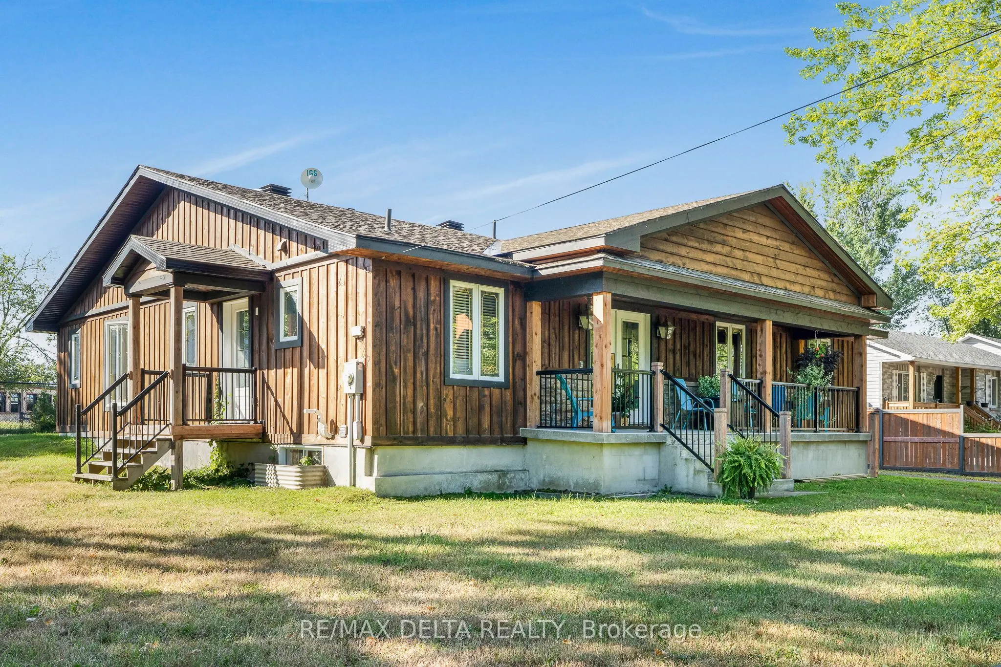 455 Front Road W