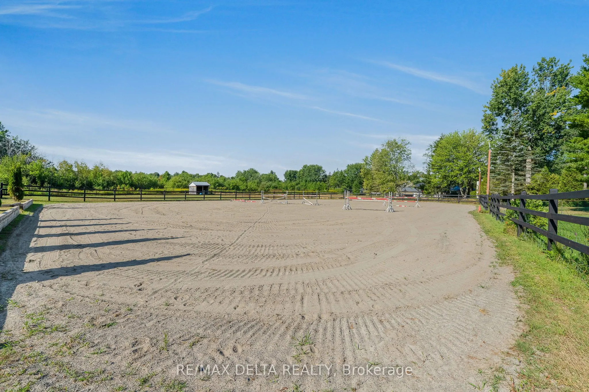 455 Front Road W