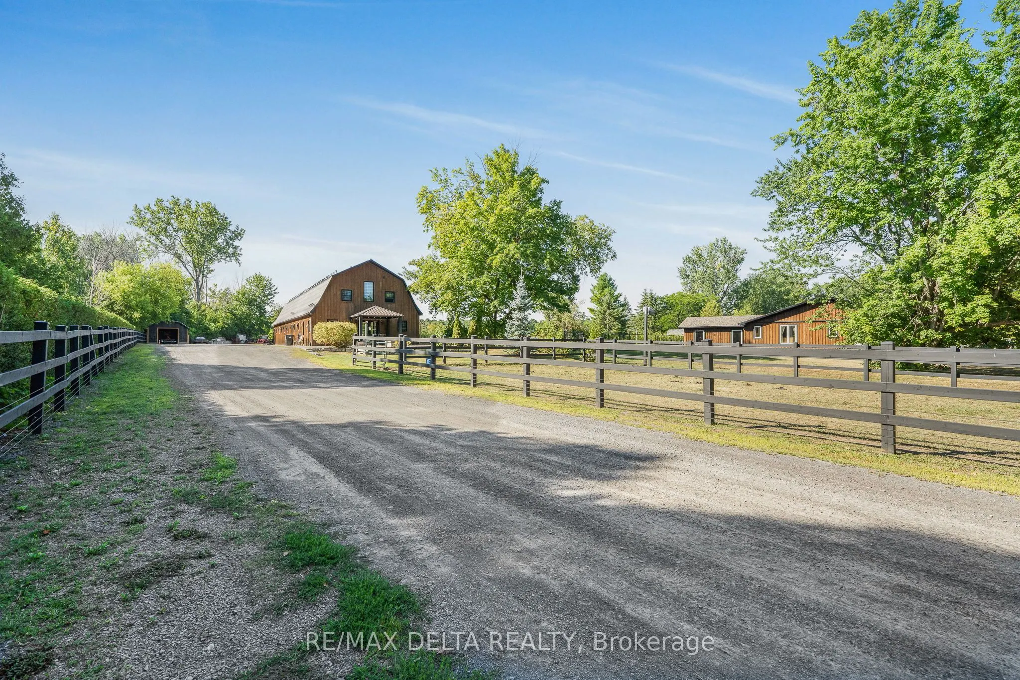 455 Front Road W