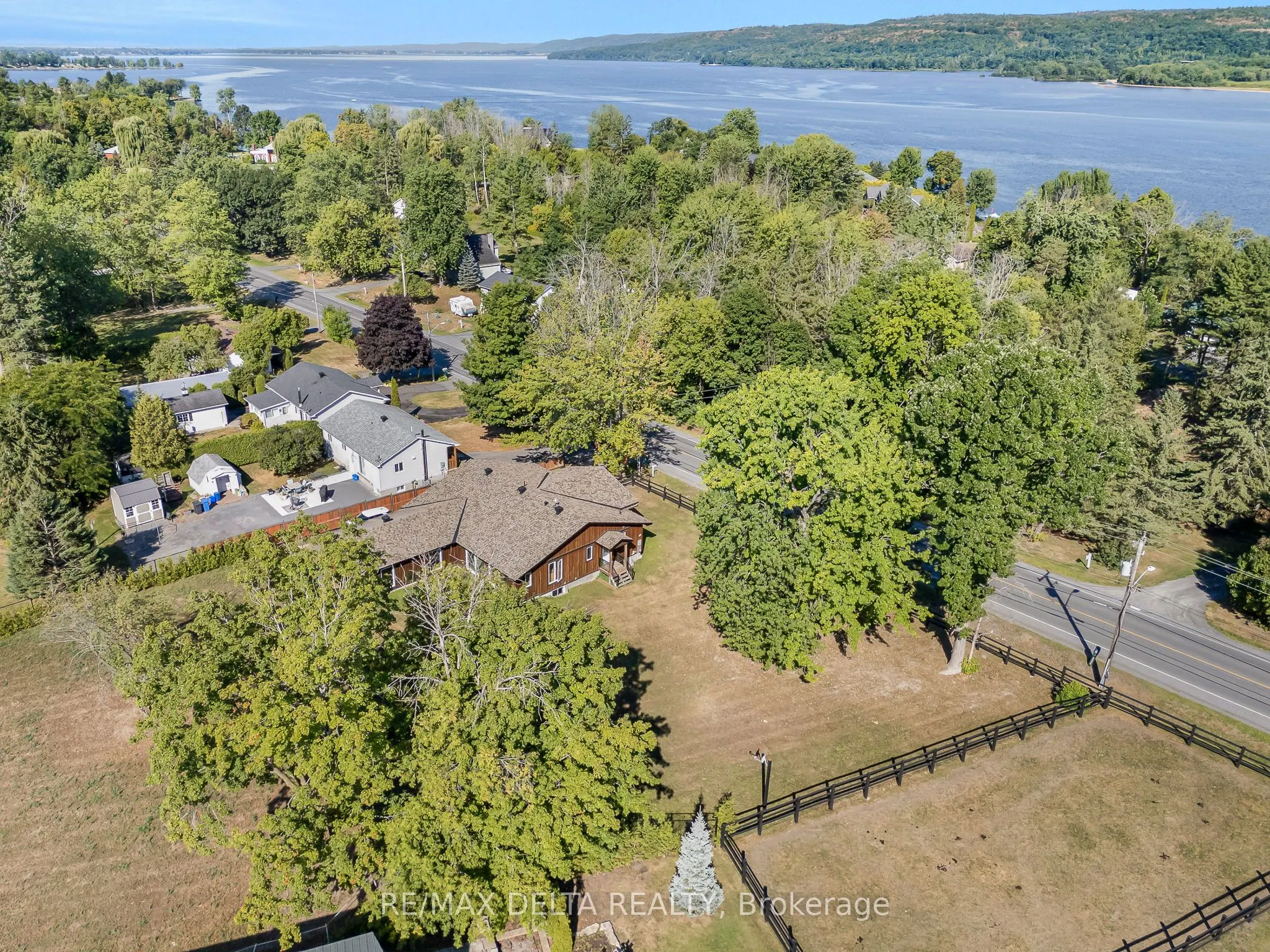 455 Front Road W