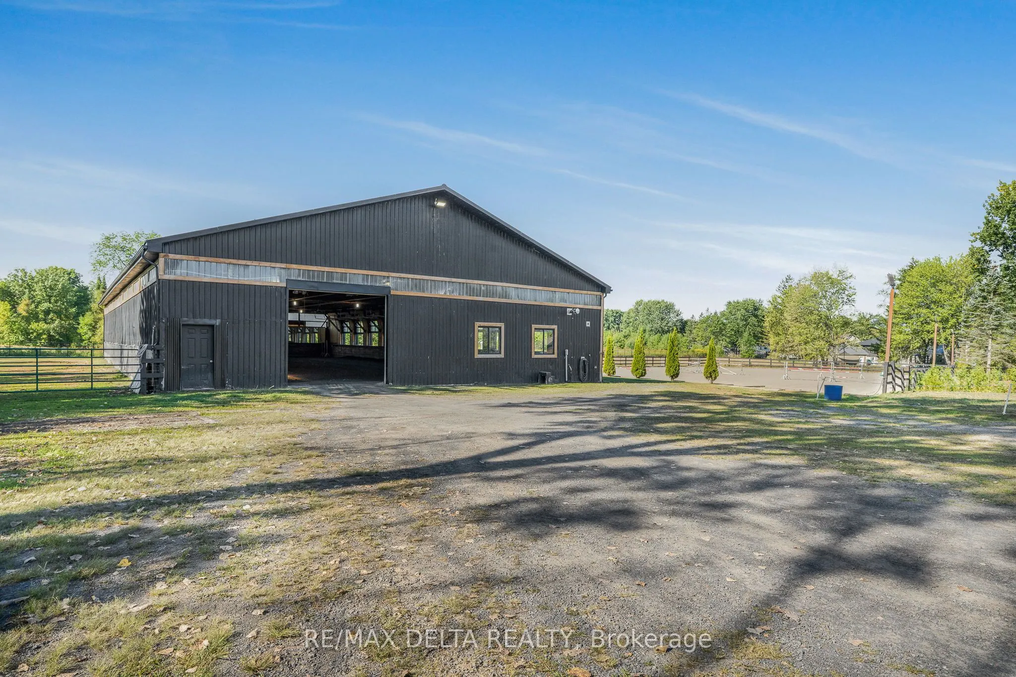 455 Front Road W