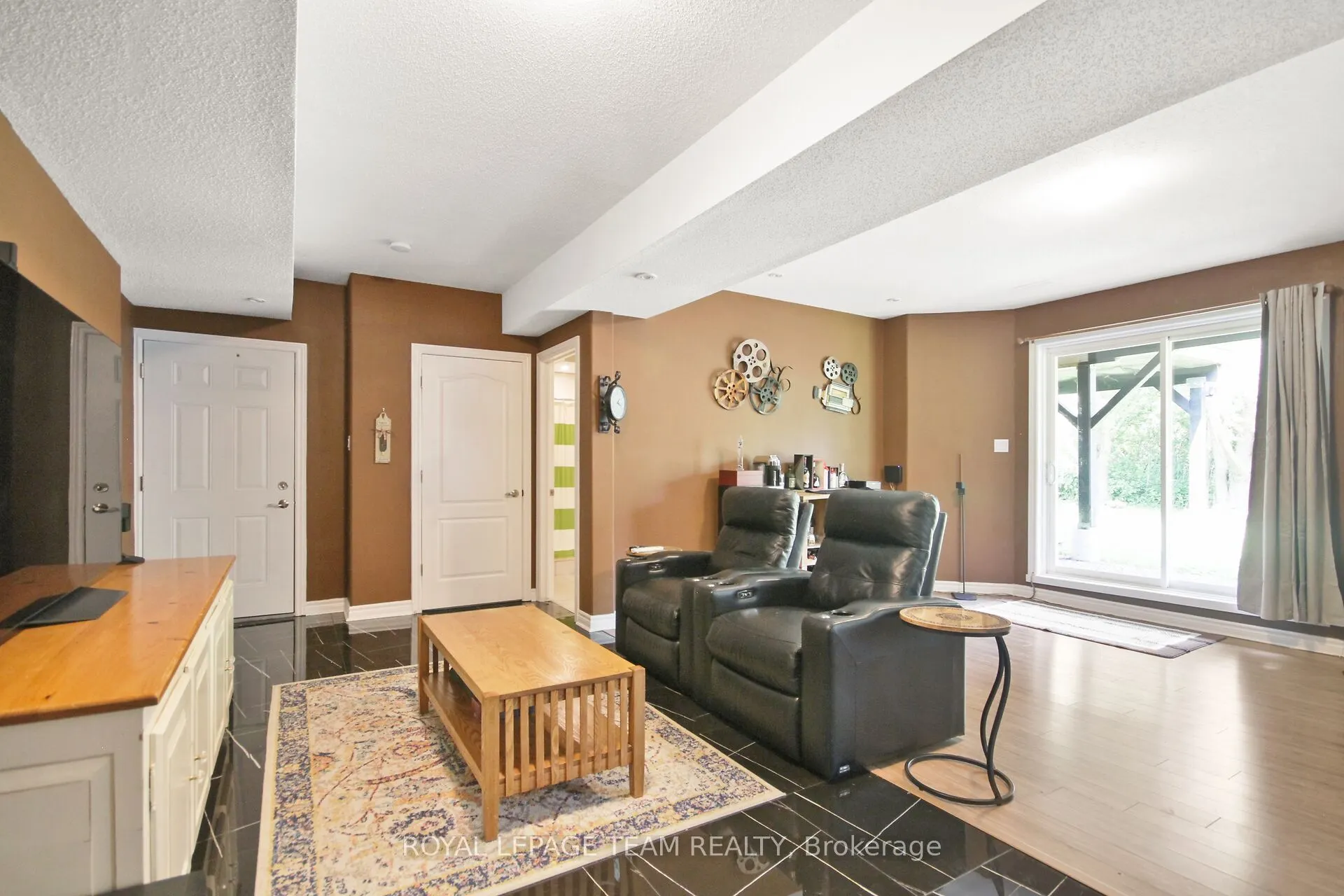 2539 KEARNS Way