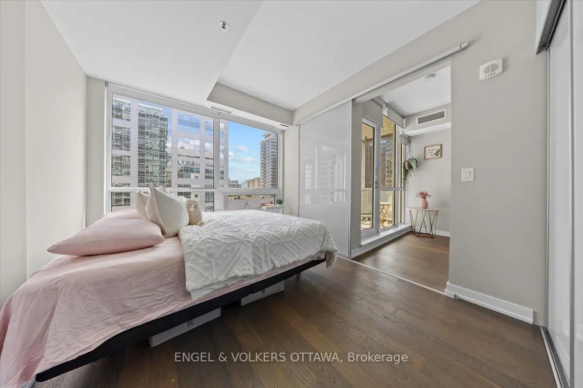 199 Slater Street, #709