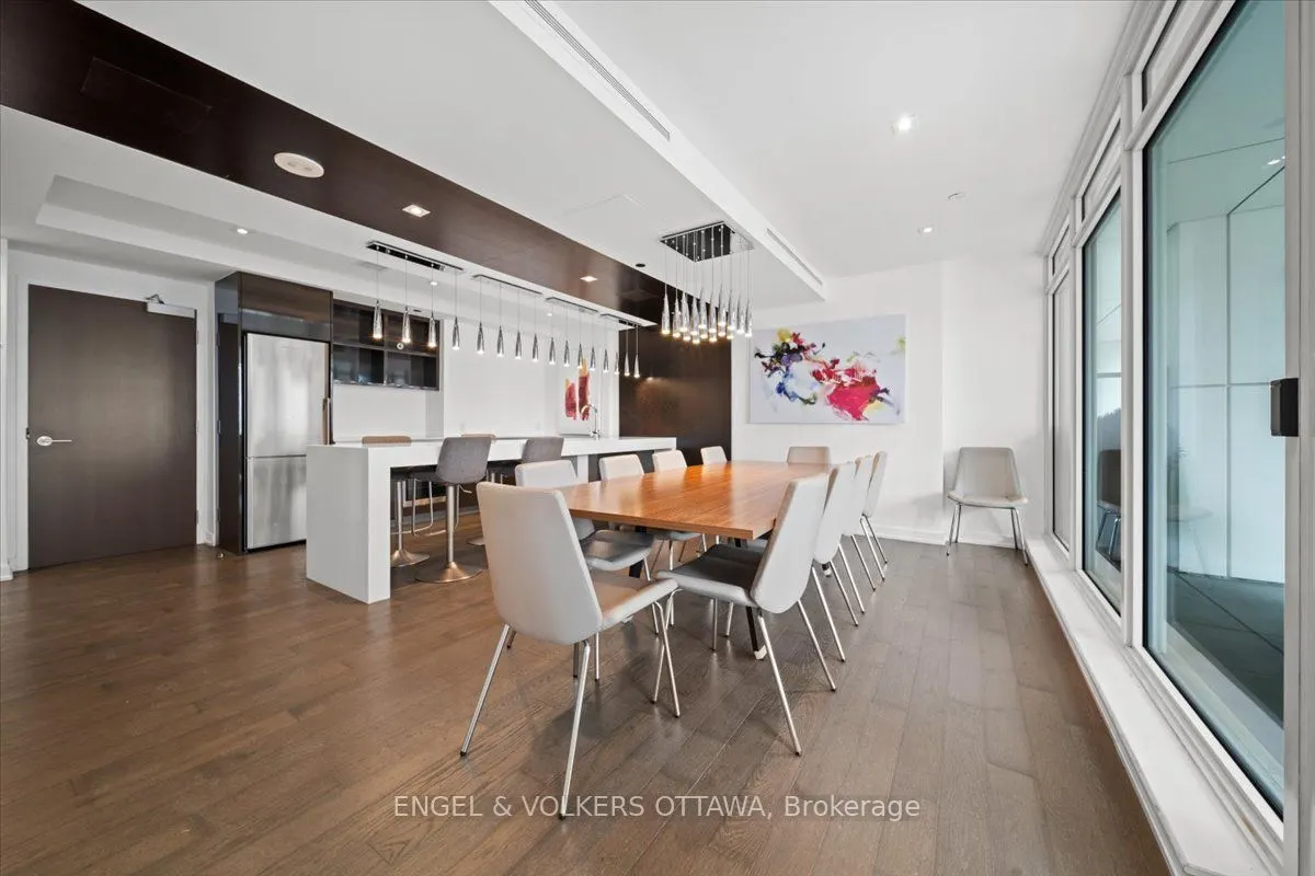 199 Slater Street, #709