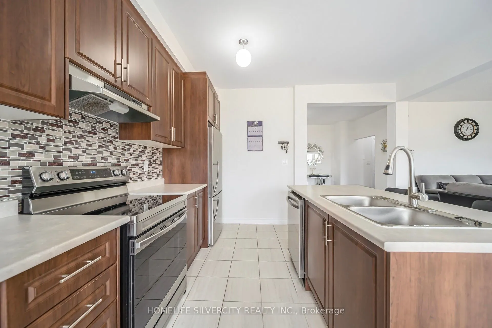 44 Cottonwood Crescent