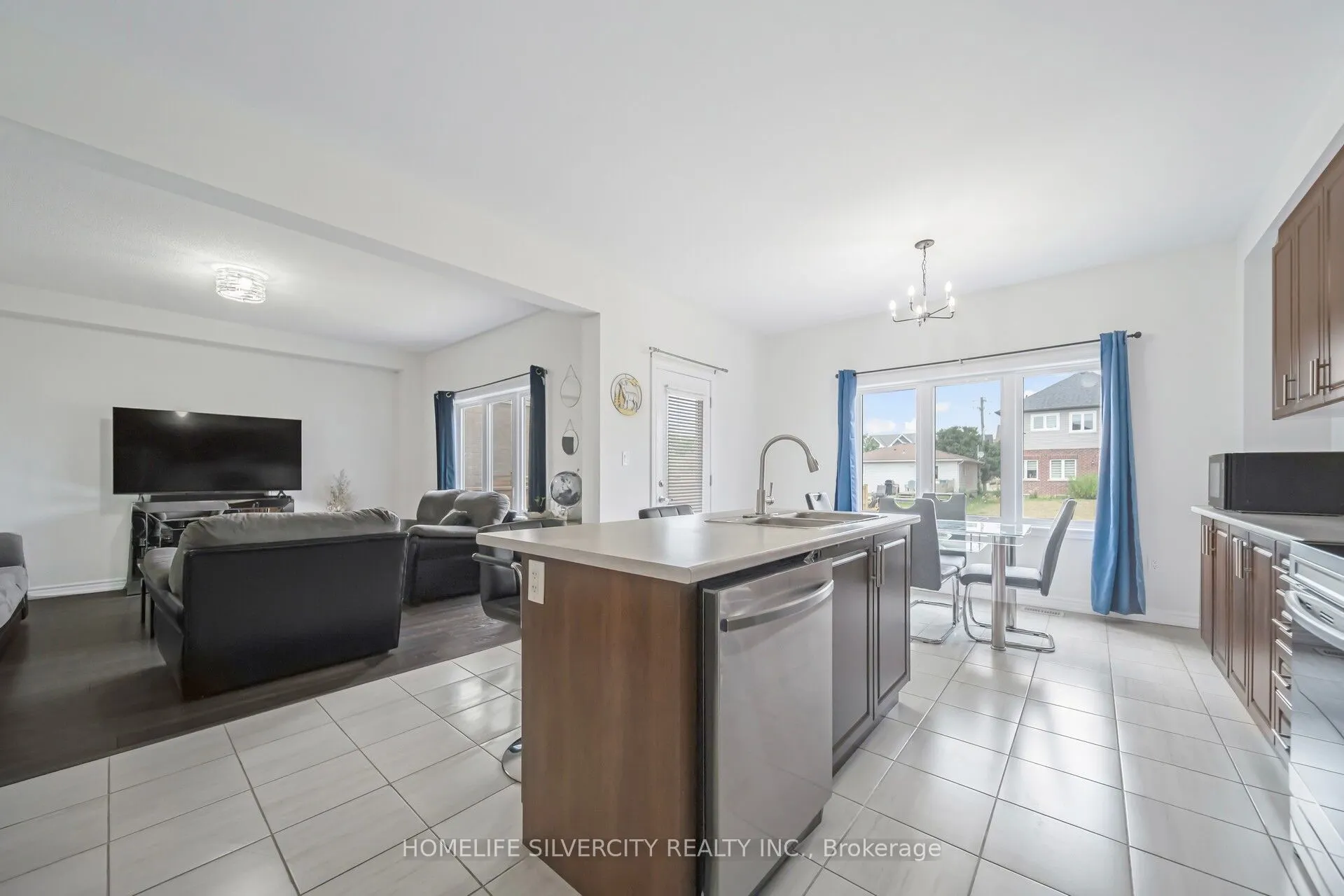 44 Cottonwood Crescent