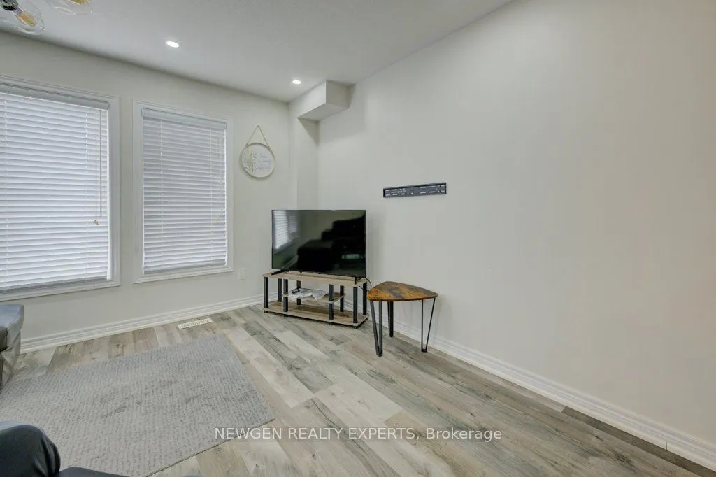 390 Linden Drive, #390