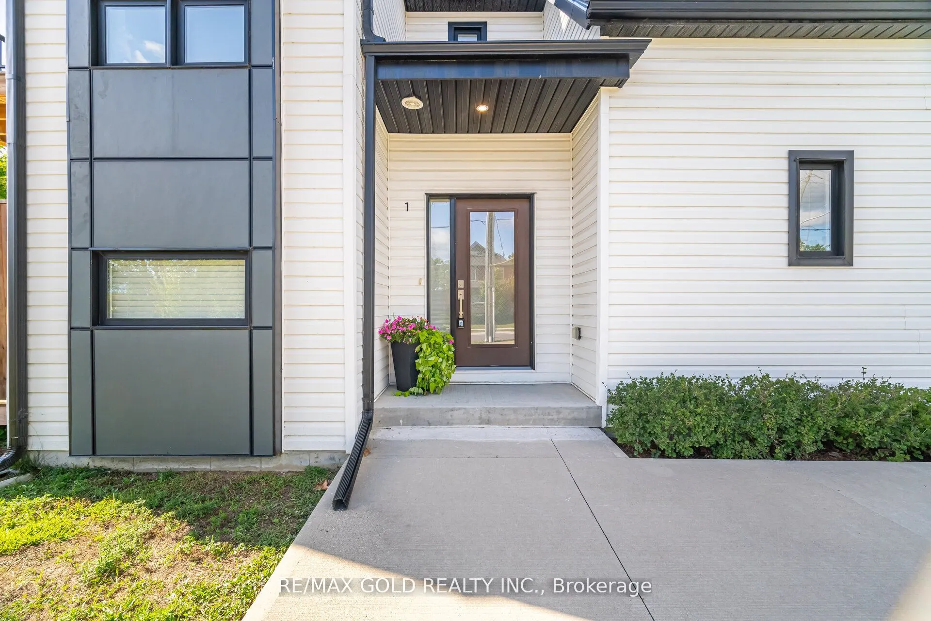 110 Fergus Avenue, #1