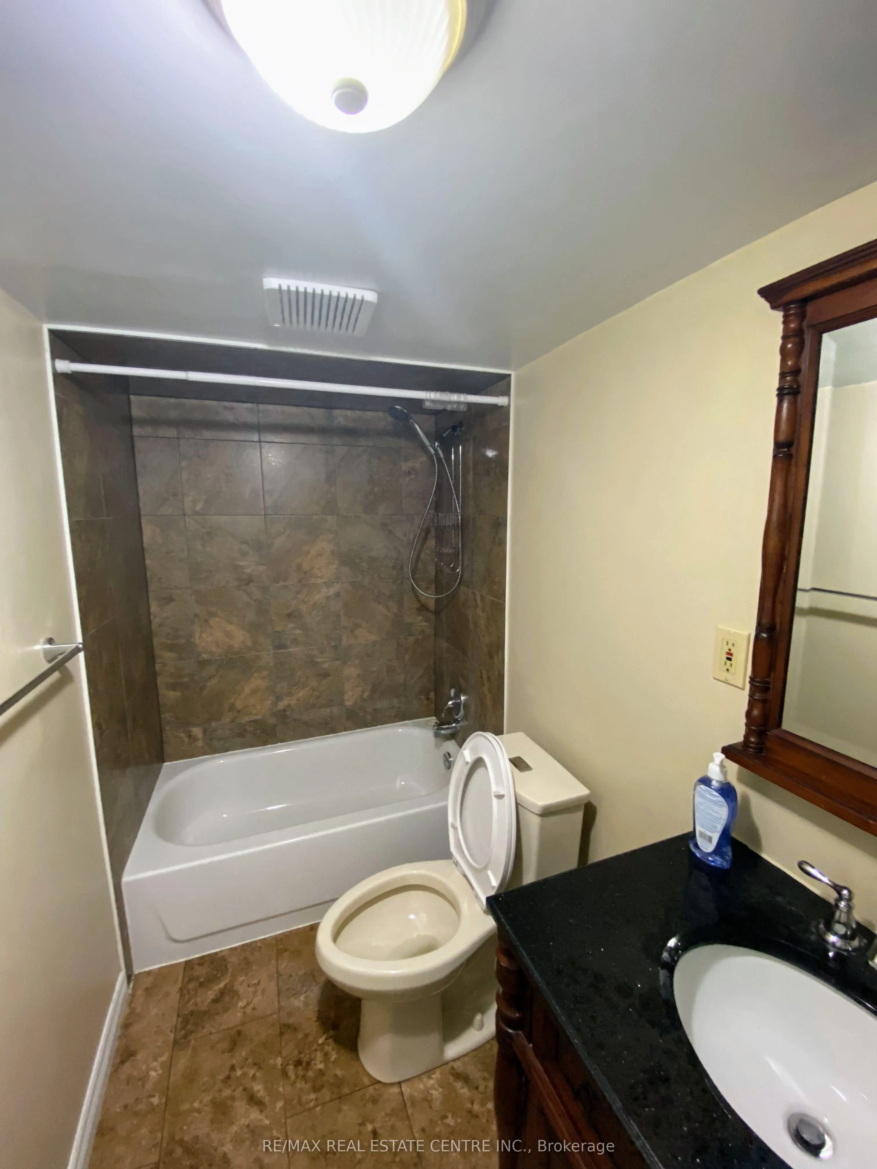 89 Elgin Street N, #B