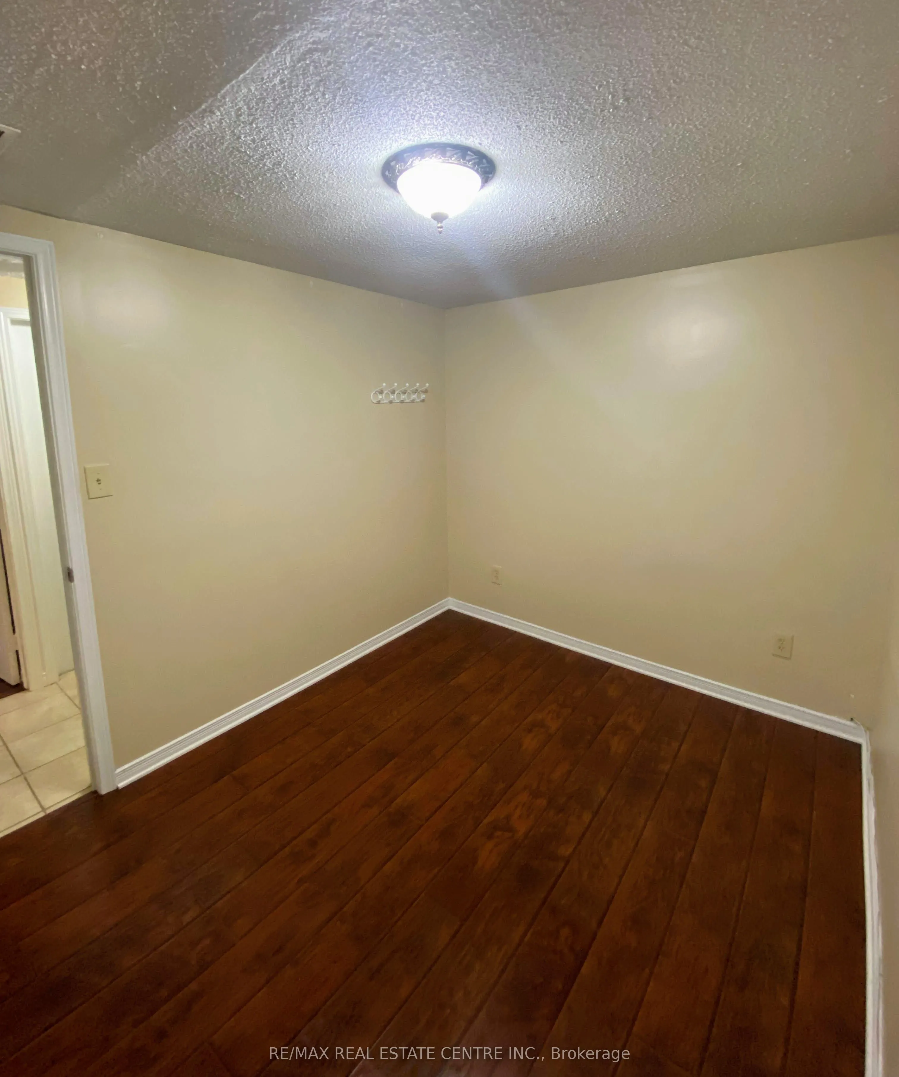 89 Elgin Street N, #B