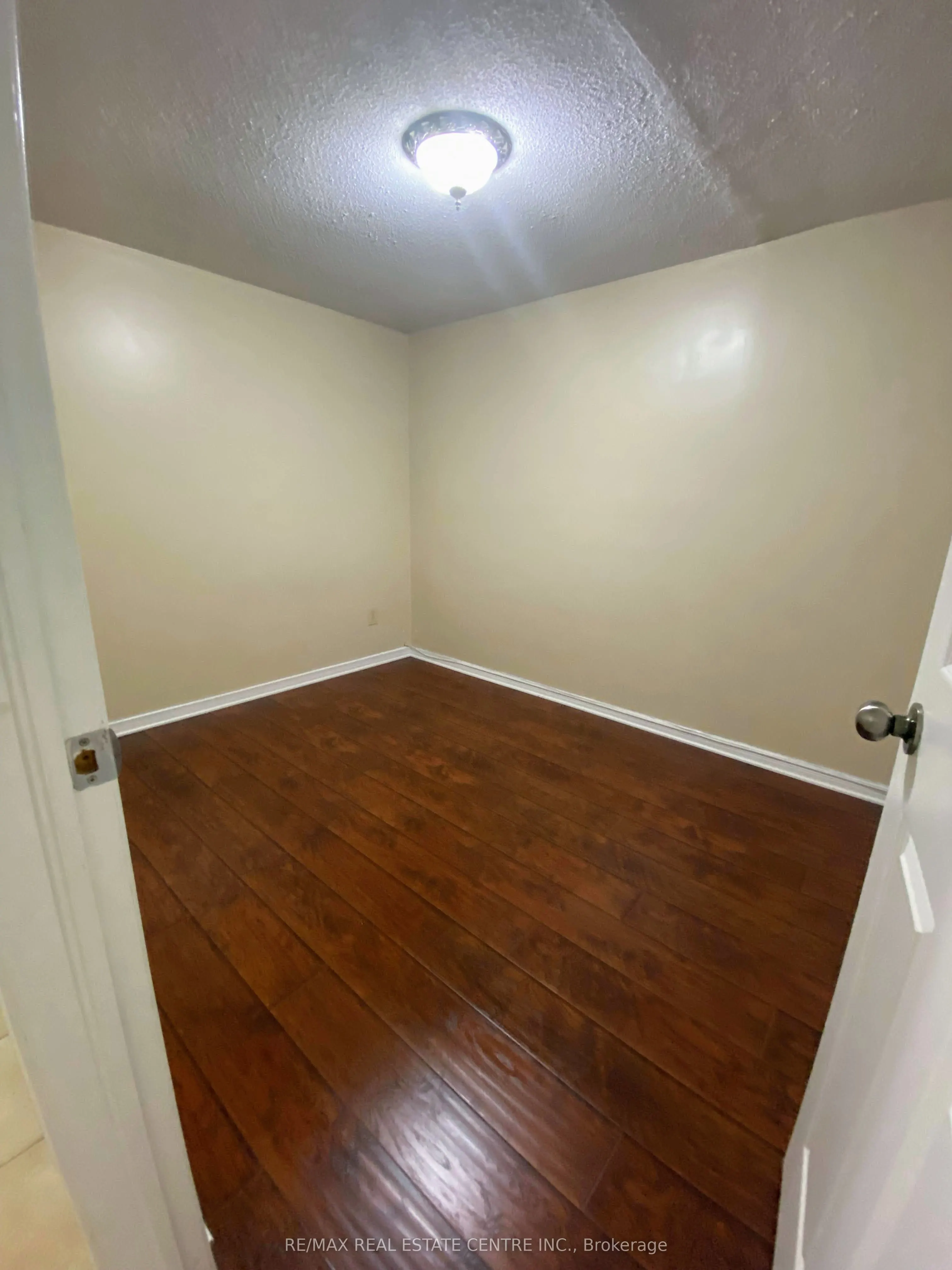 89 Elgin Street N, #B