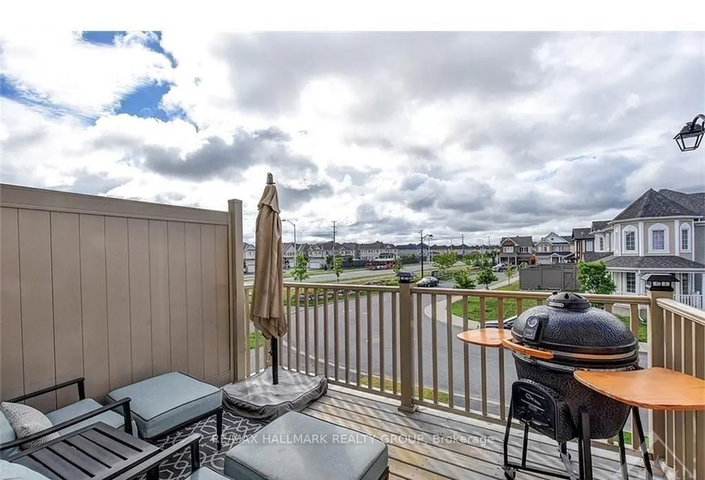 445 Meadowhawk Crescent