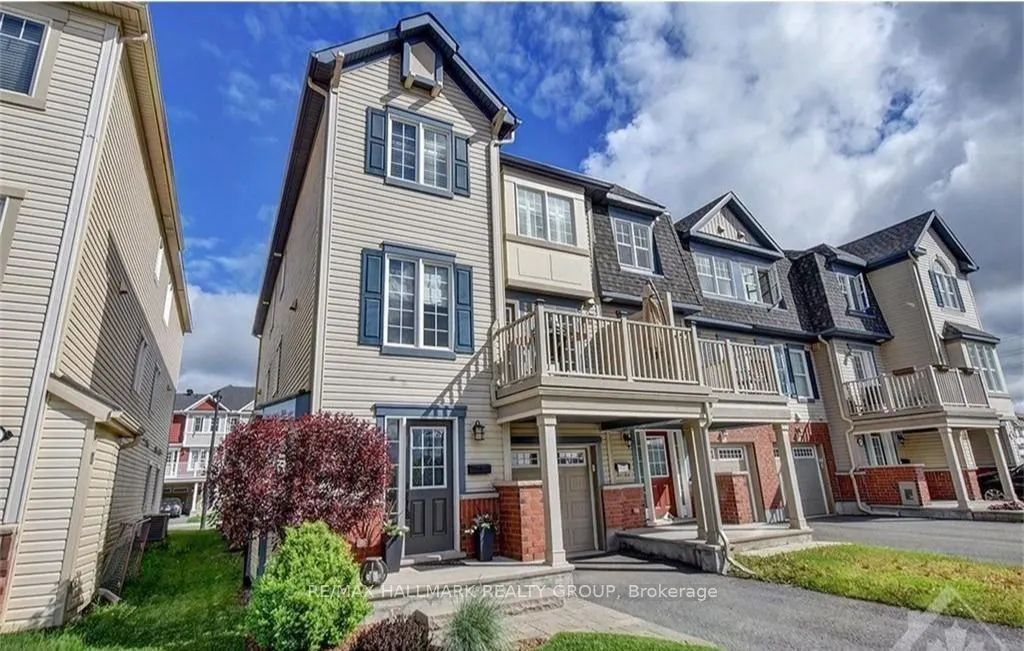 445 Meadowhawk Crescent