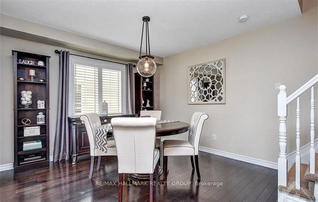 445 Meadowhawk Crescent