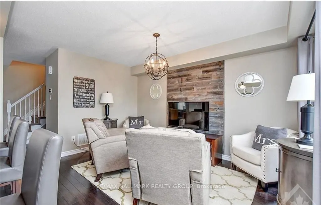 445 Meadowhawk Crescent