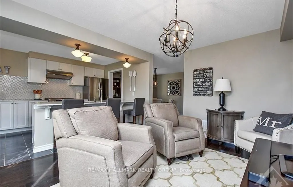 445 Meadowhawk Crescent