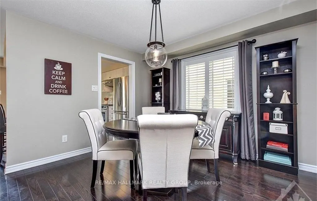 445 Meadowhawk Crescent