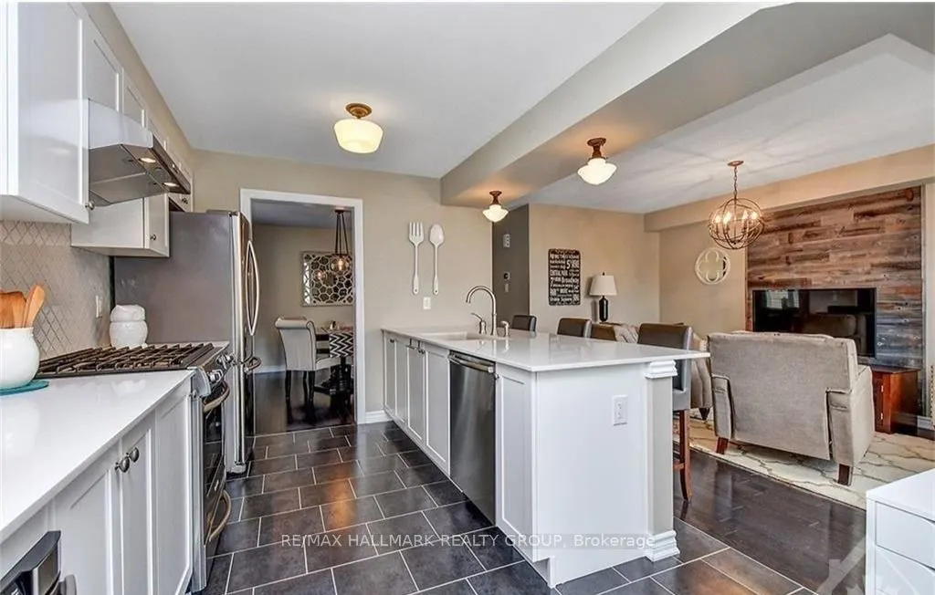 445 Meadowhawk Crescent