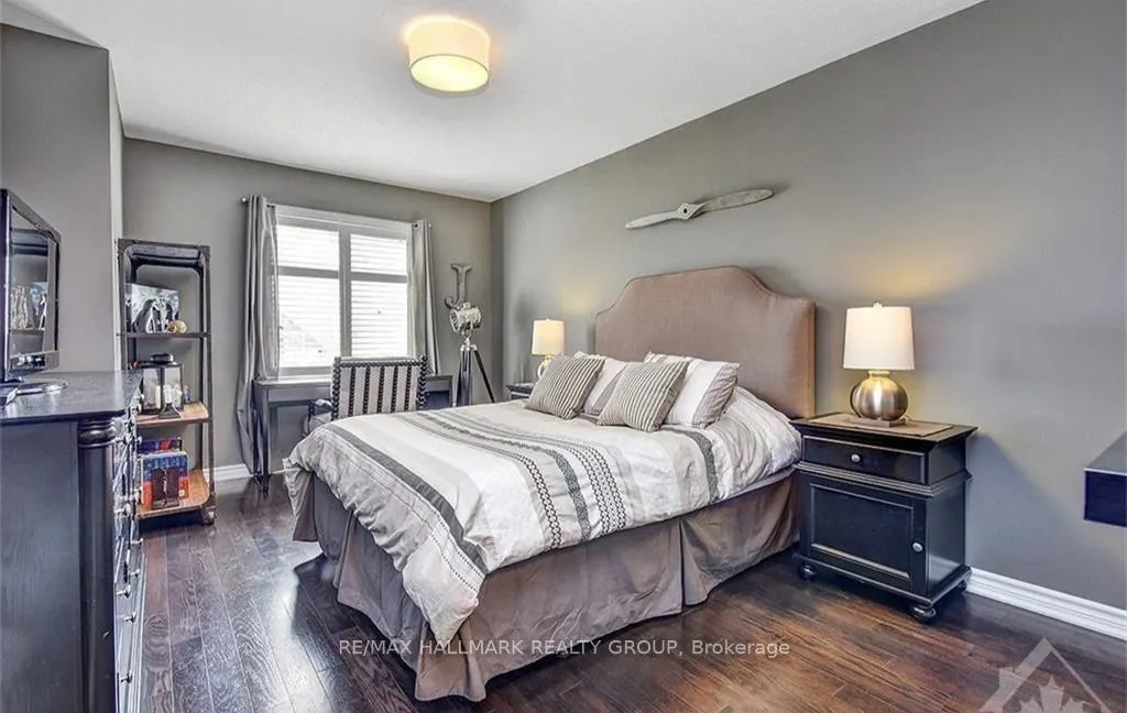 445 Meadowhawk Crescent