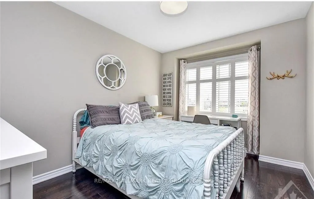 445 Meadowhawk Crescent