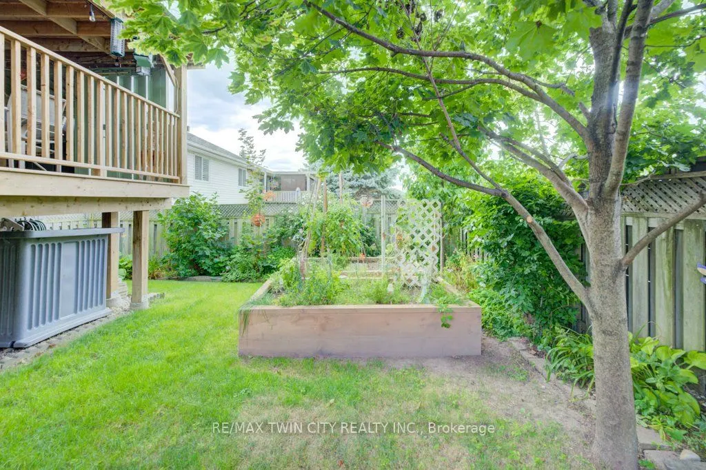 12 Bradbury Crescent