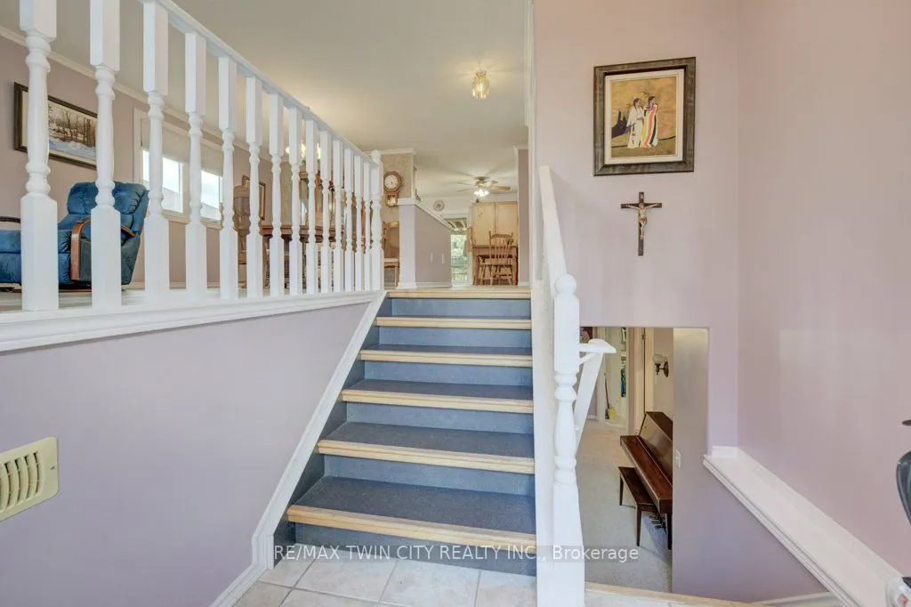 12 Bradbury Crescent