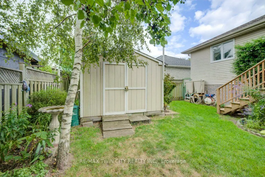 12 Bradbury Crescent