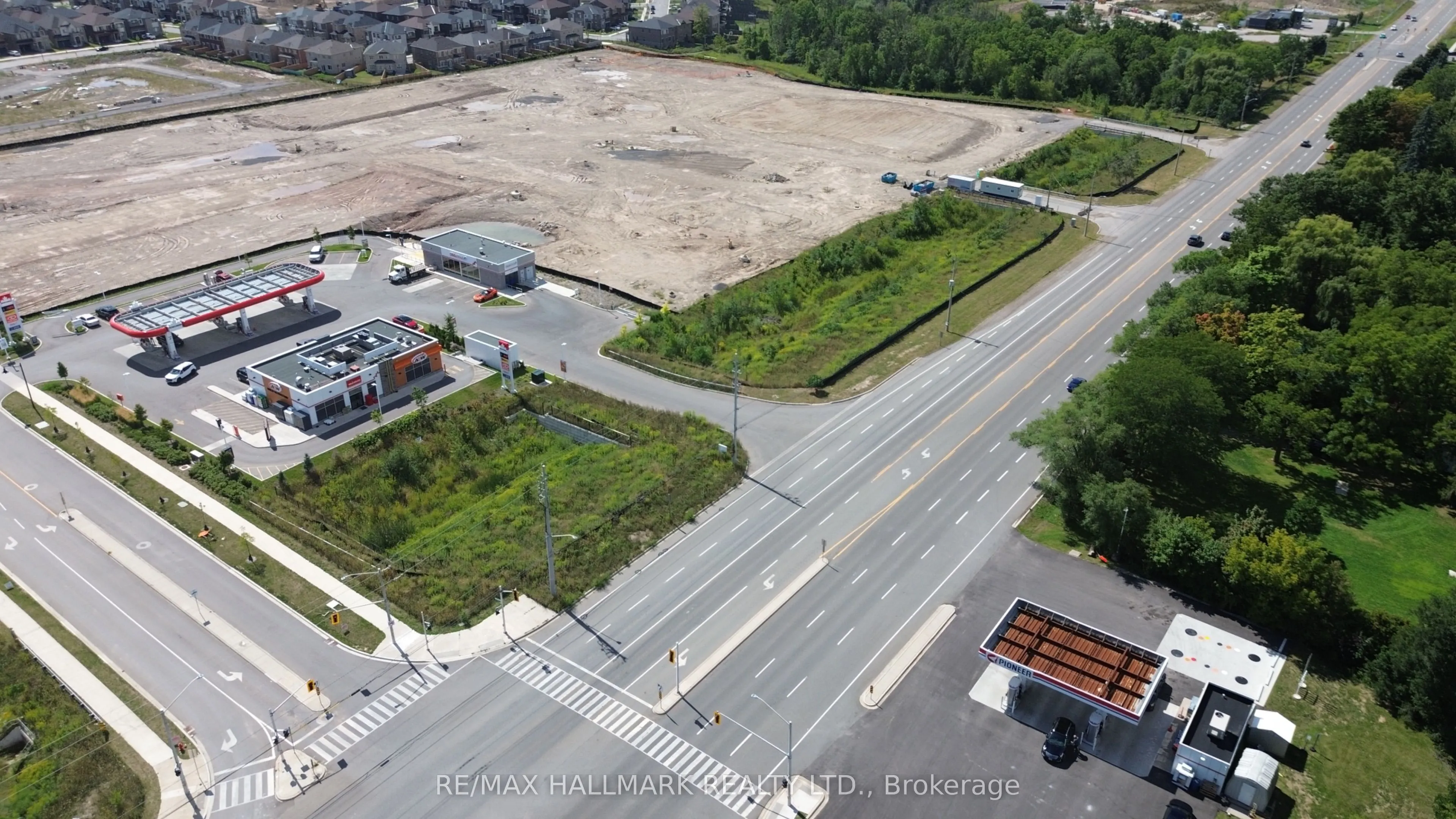 559 Dundas Street E
