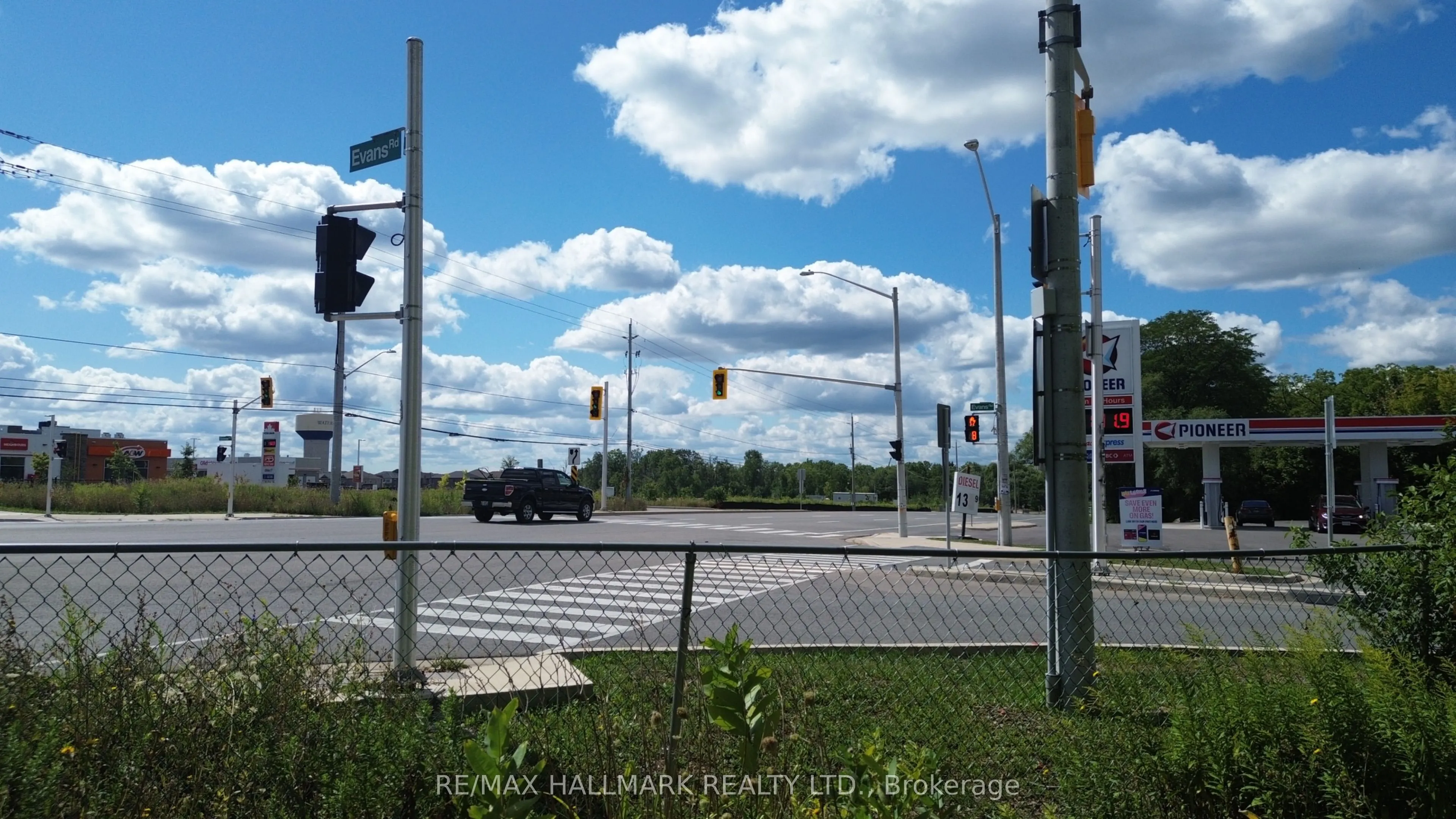 559 Dundas Street E