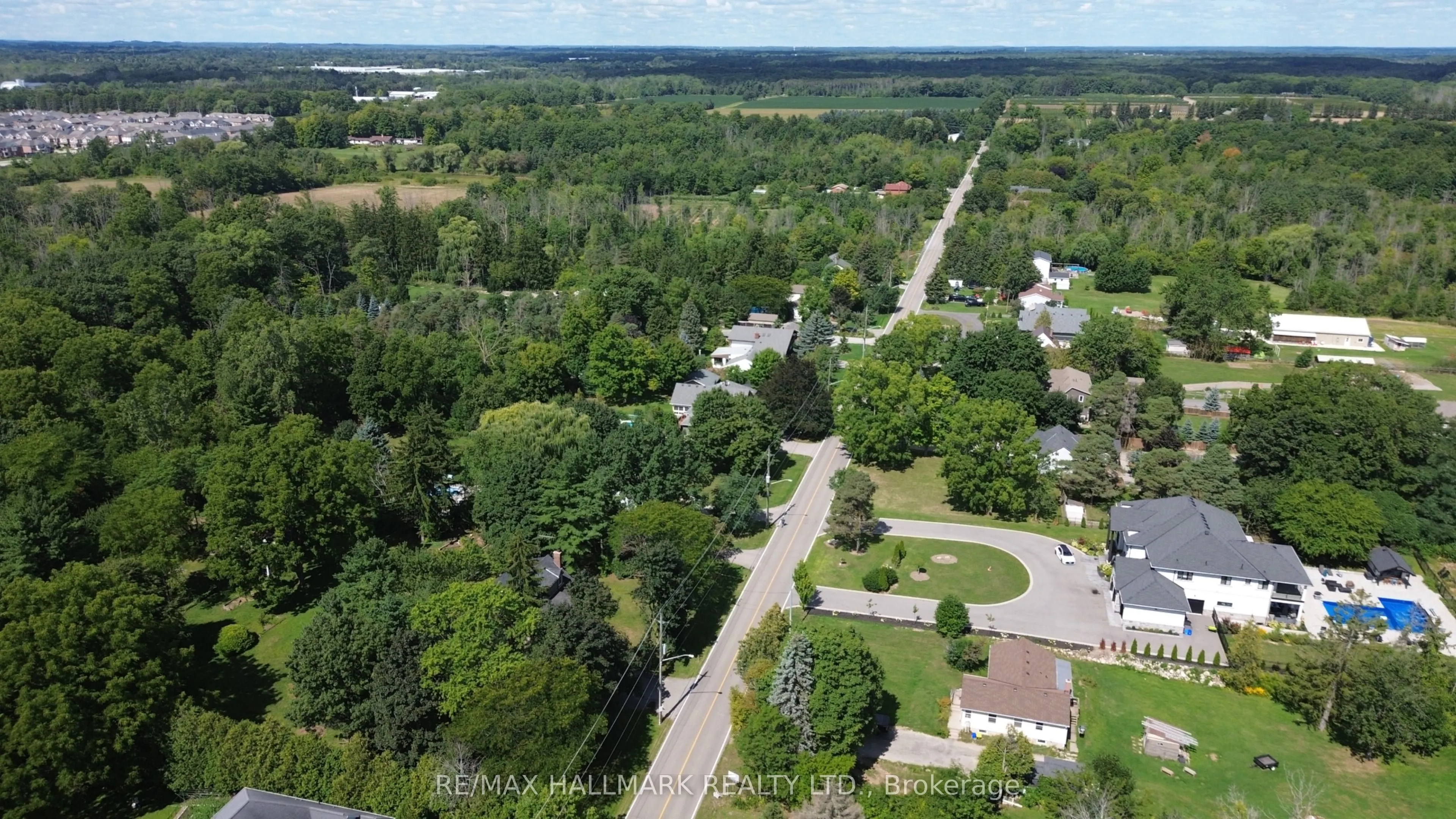 559 Dundas Street E