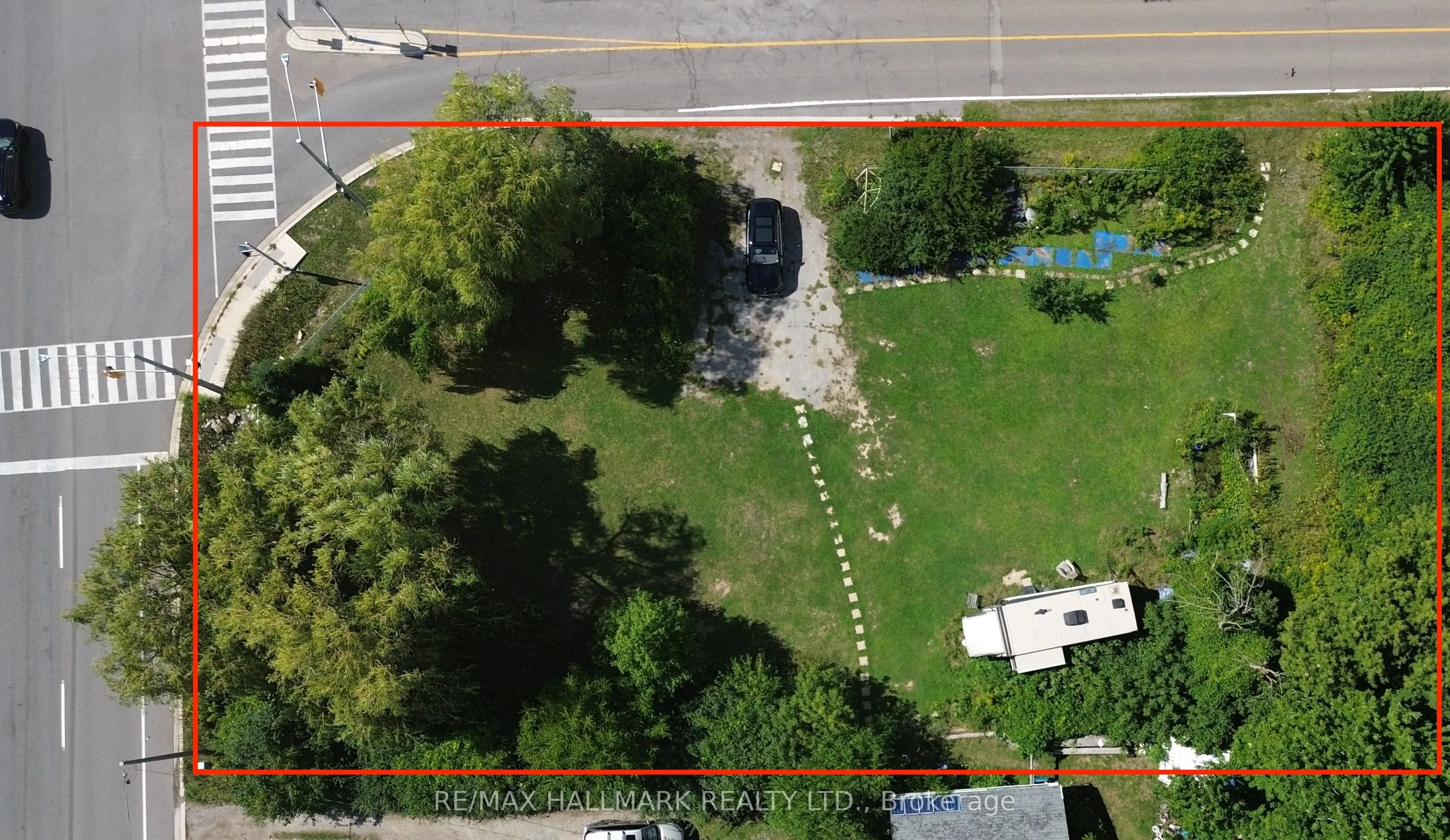 559 Dundas Street E
