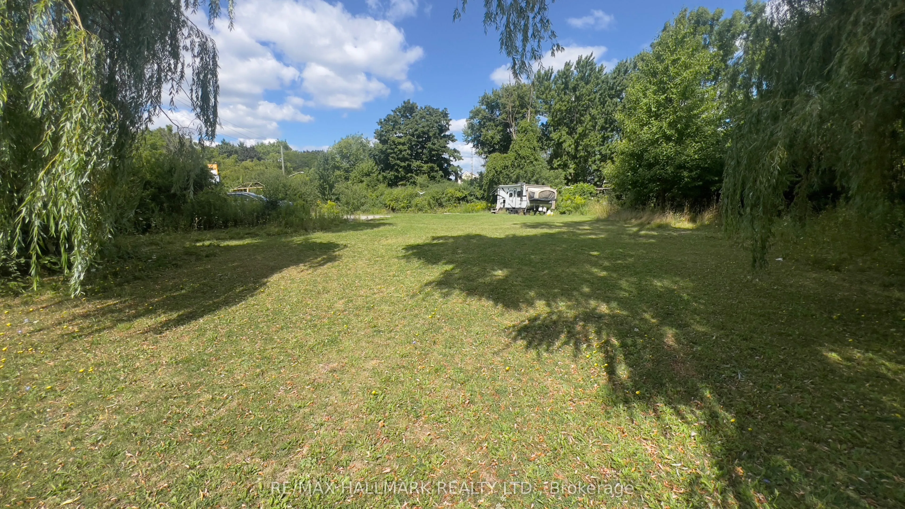 559 Dundas Street E