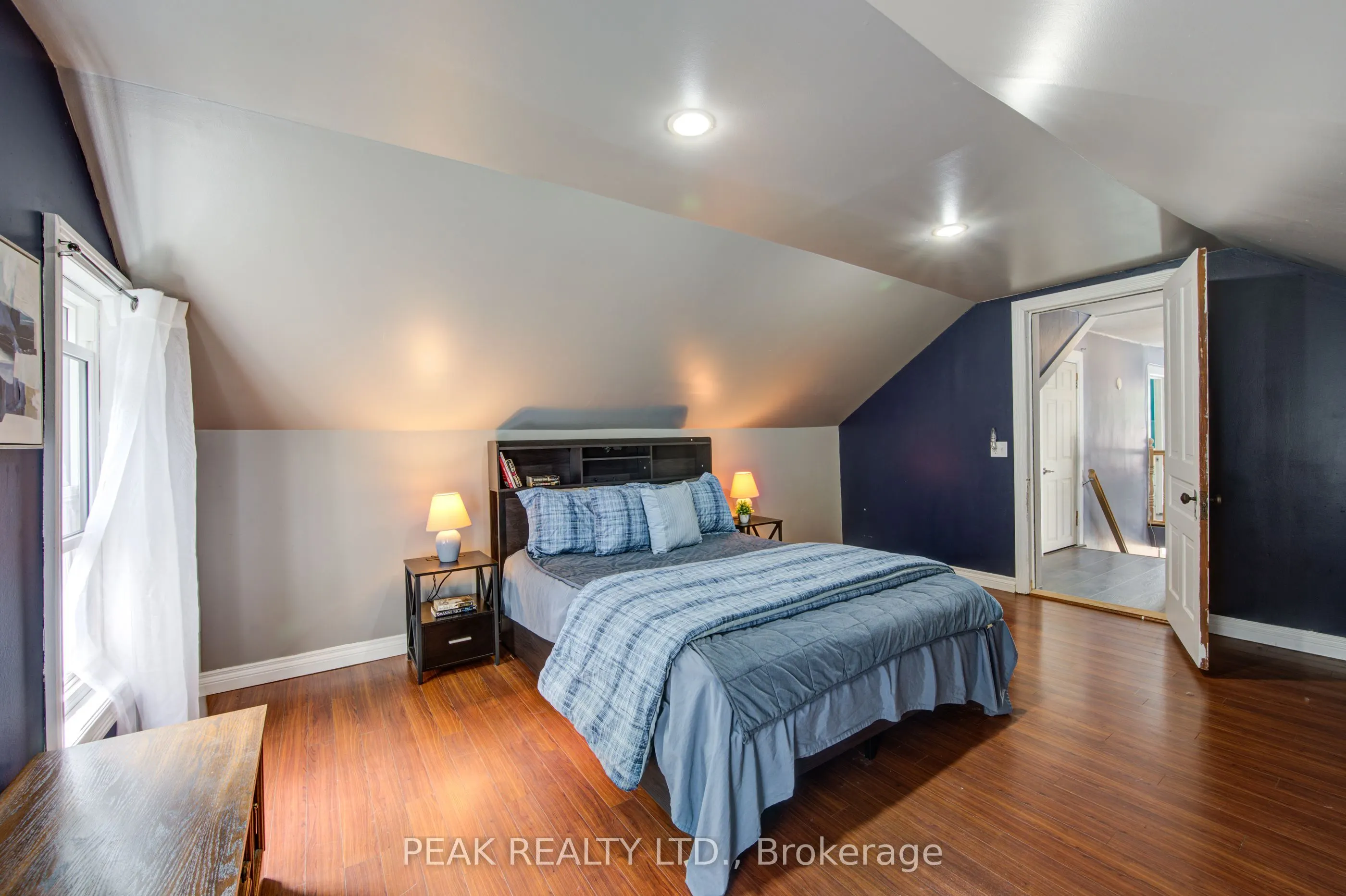37 Decew Street W