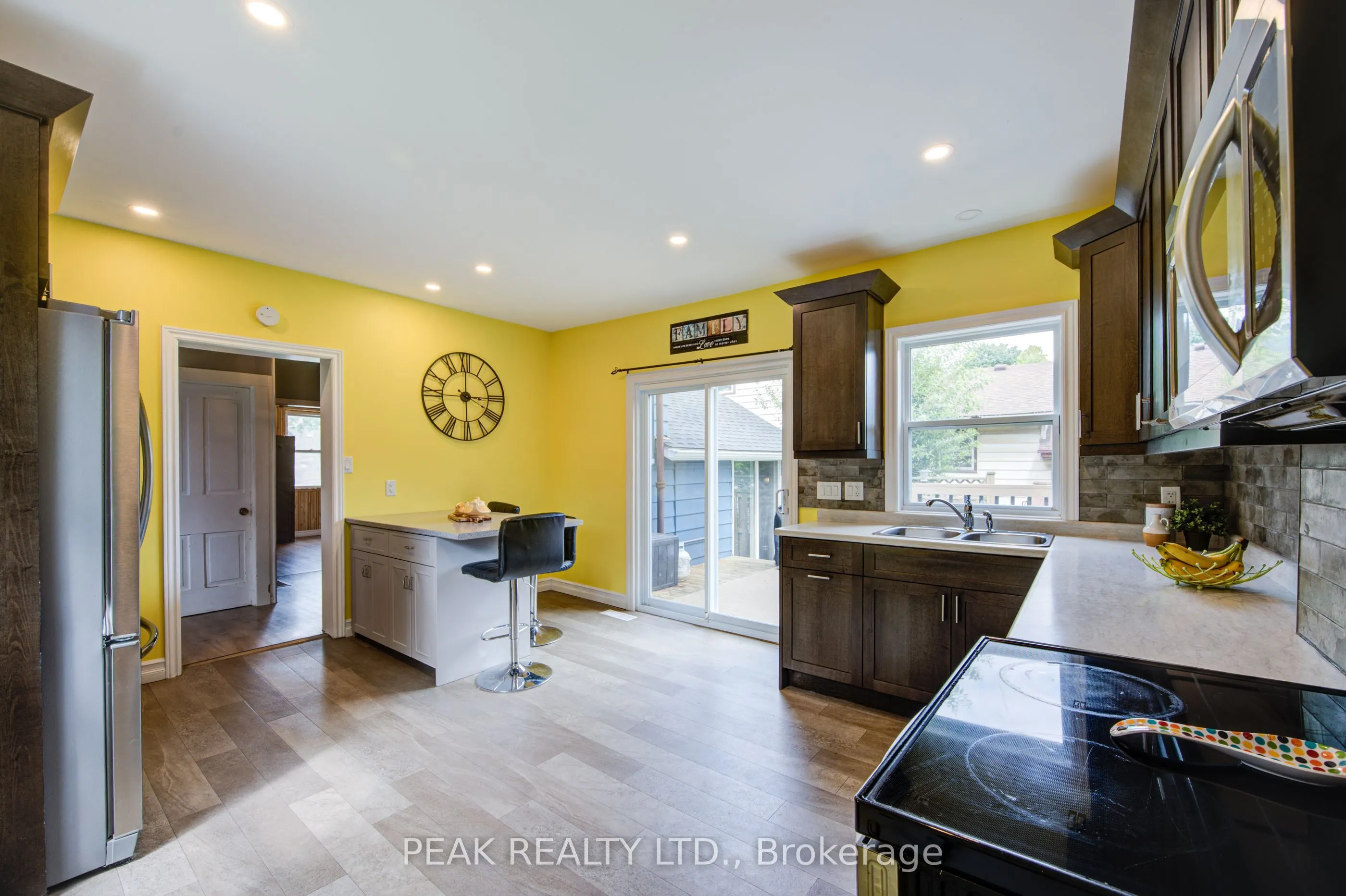 37 Decew Street W