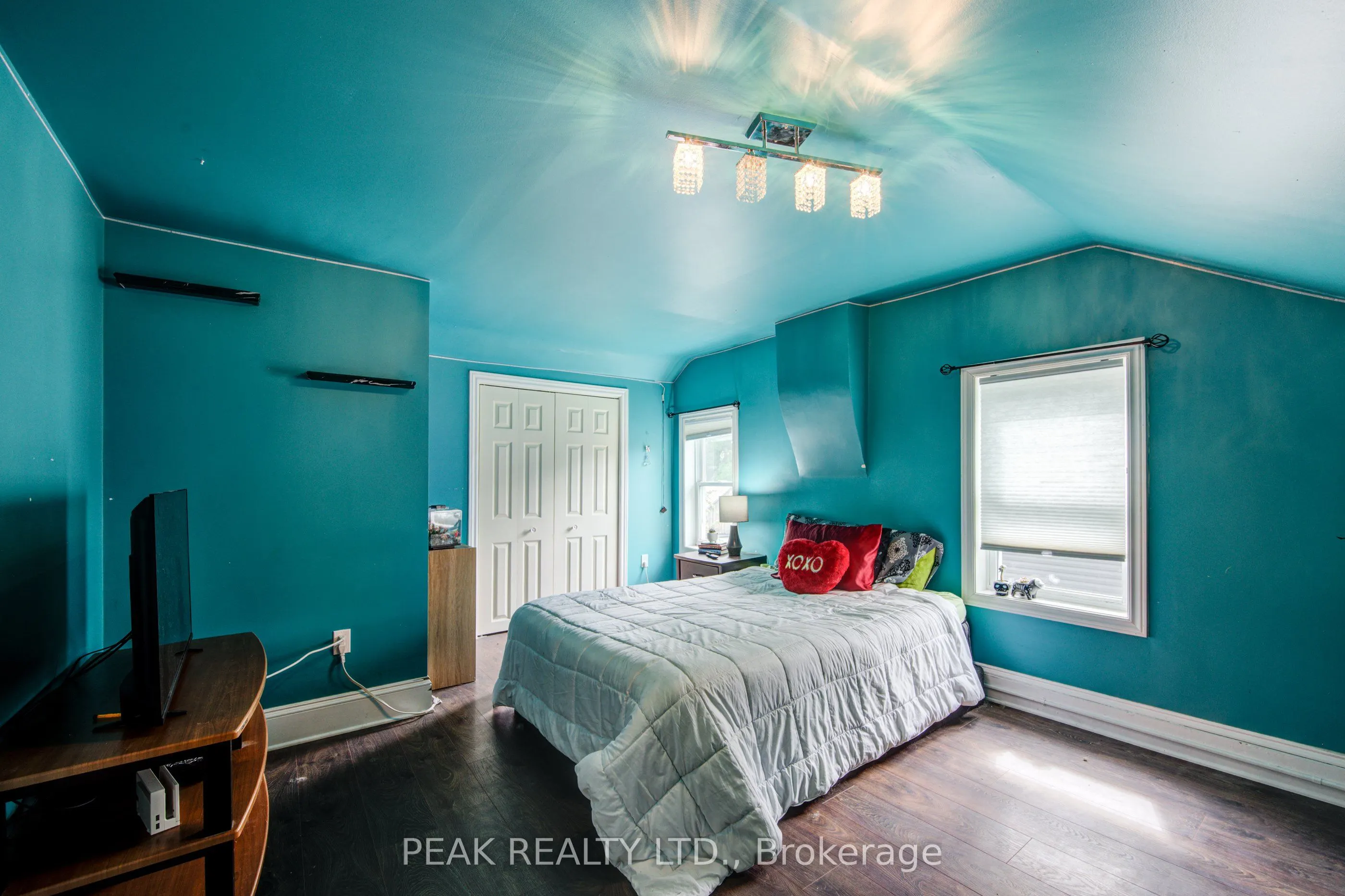 37 Decew Street W