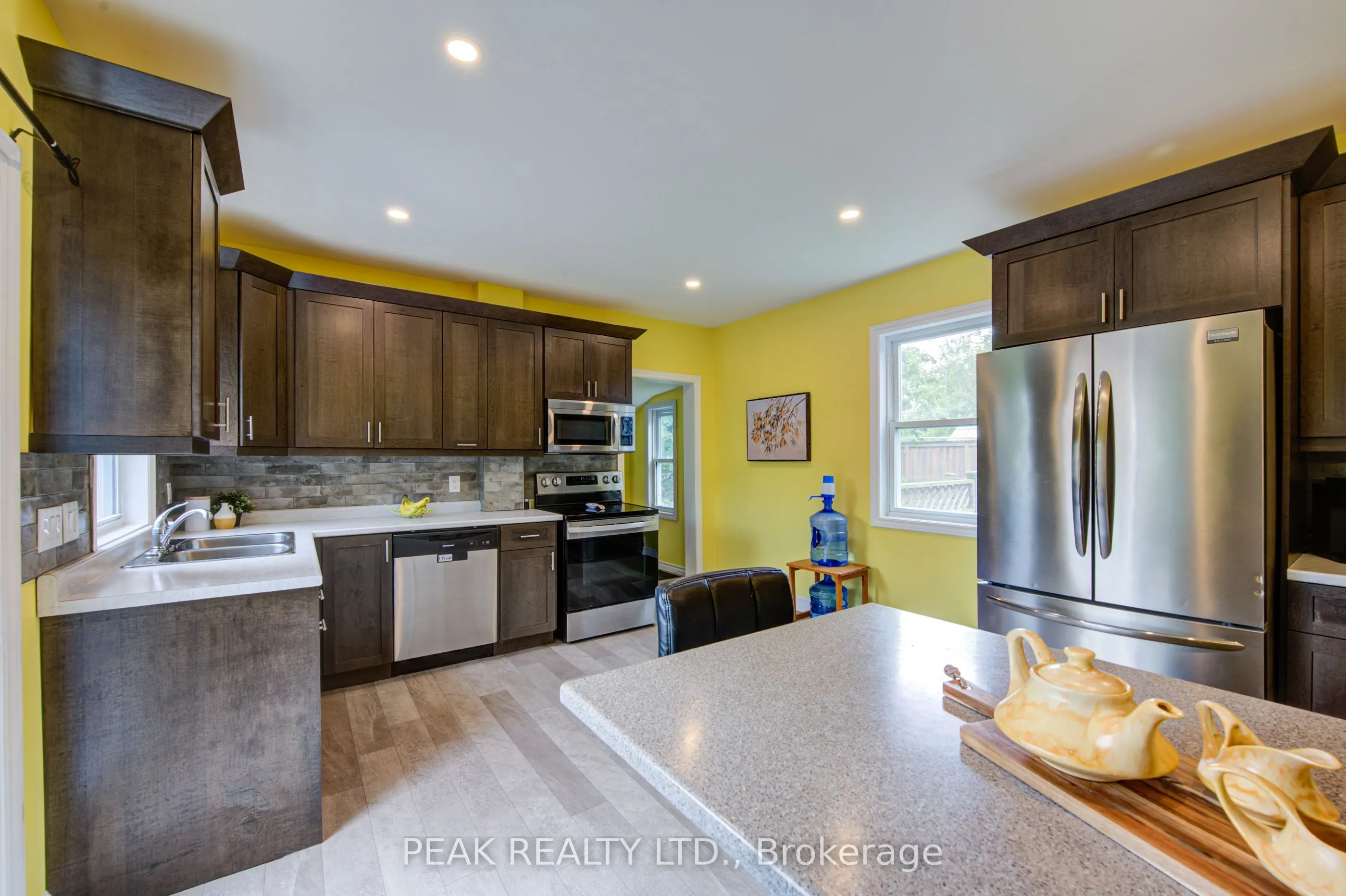 37 Decew Street W