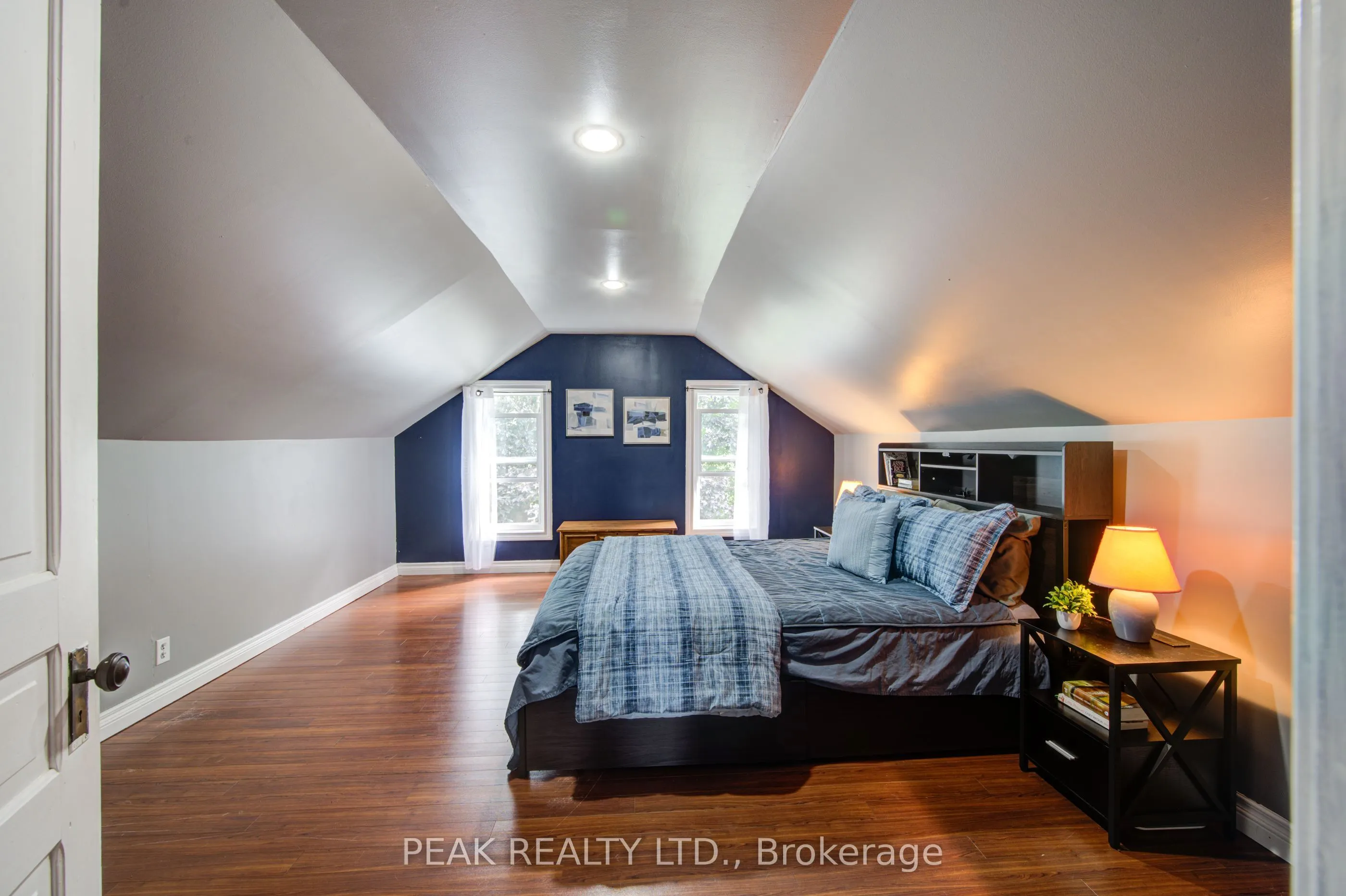37 Decew Street W
