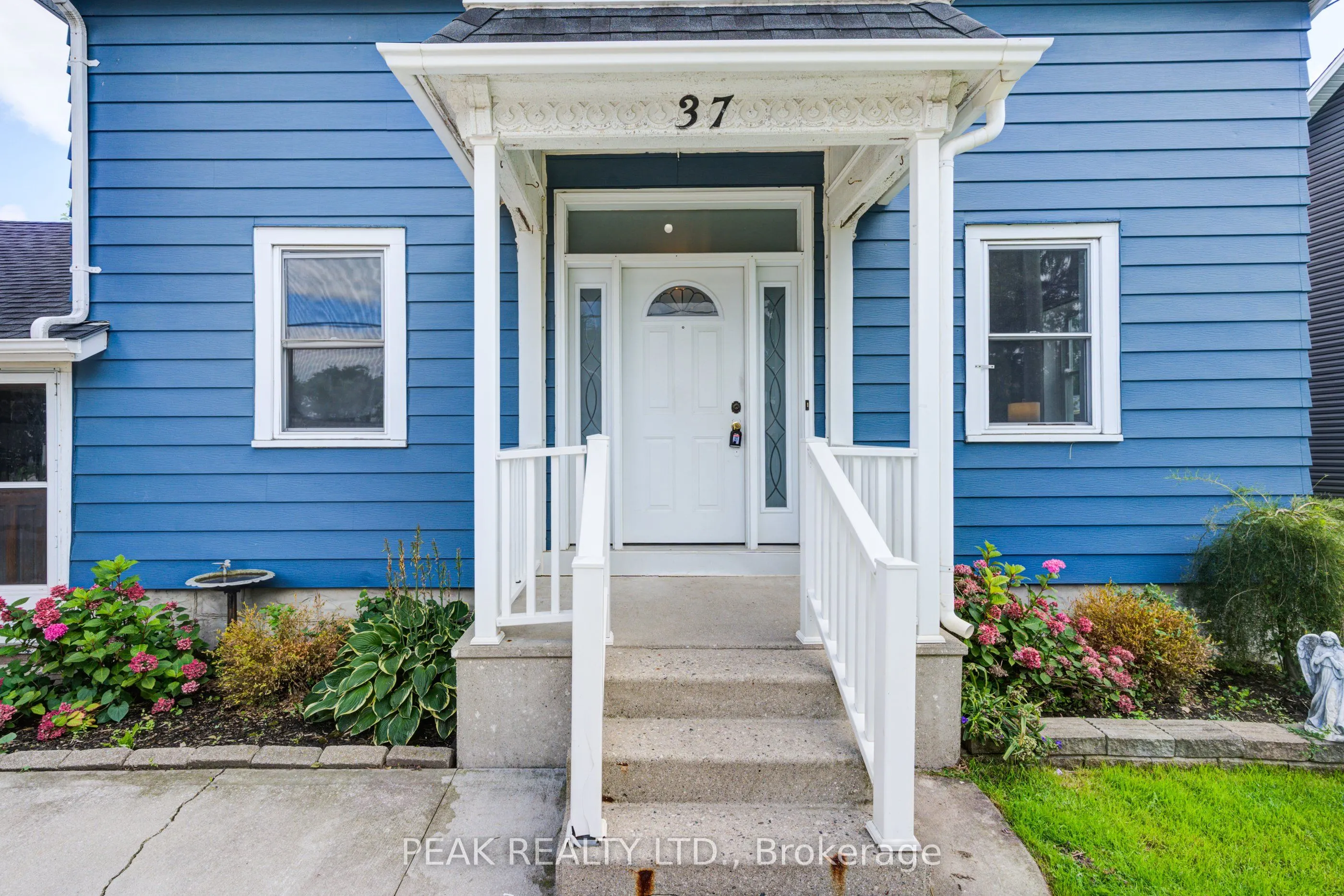 37 Decew Street W