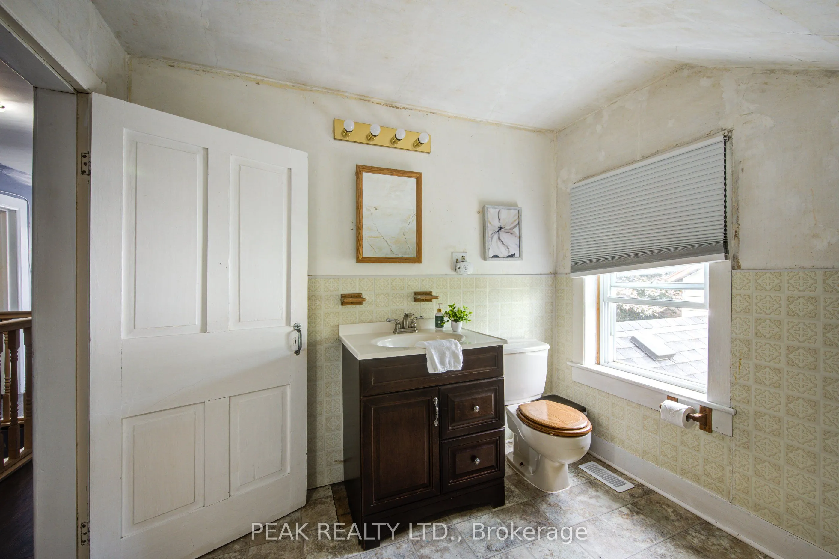 37 Decew Street W