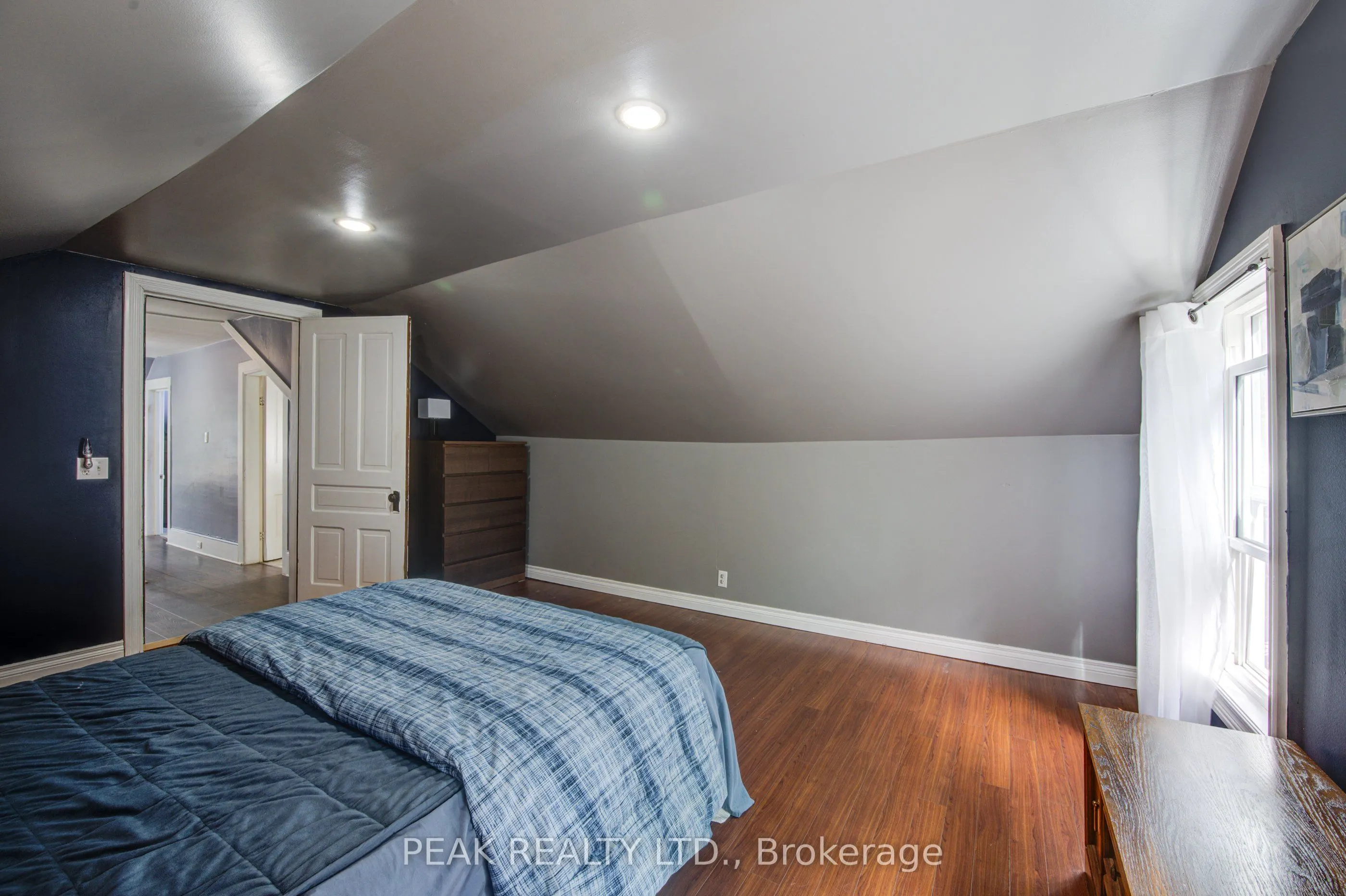 37 Decew Street W